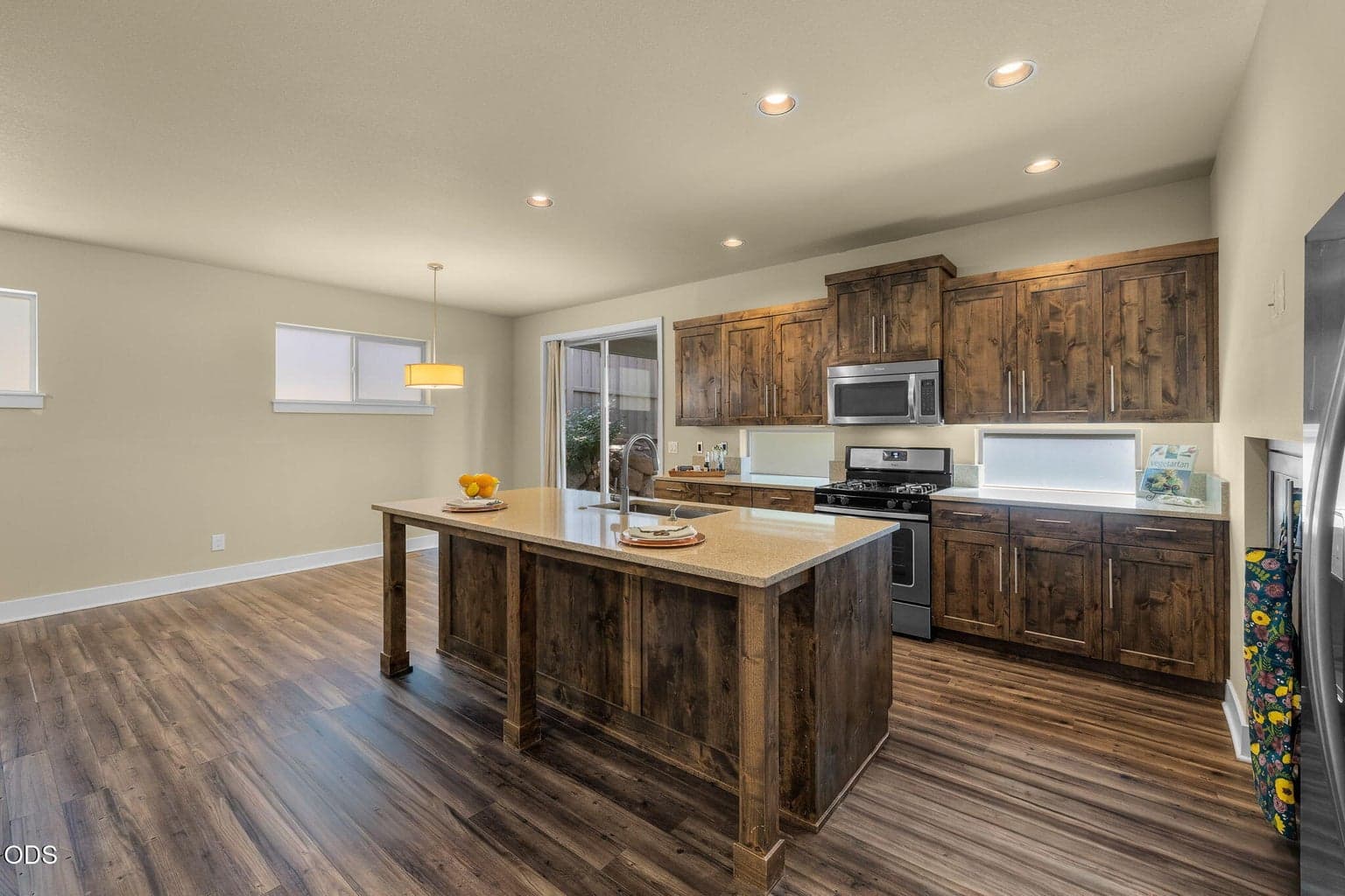 Photo of 2337 NW Debron Lane 6 of 39