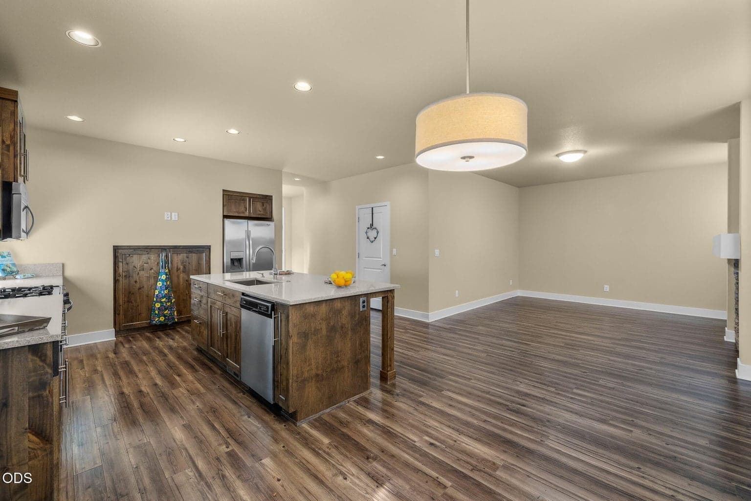 Photo of 2337 NW Debron Lane 7 of 39