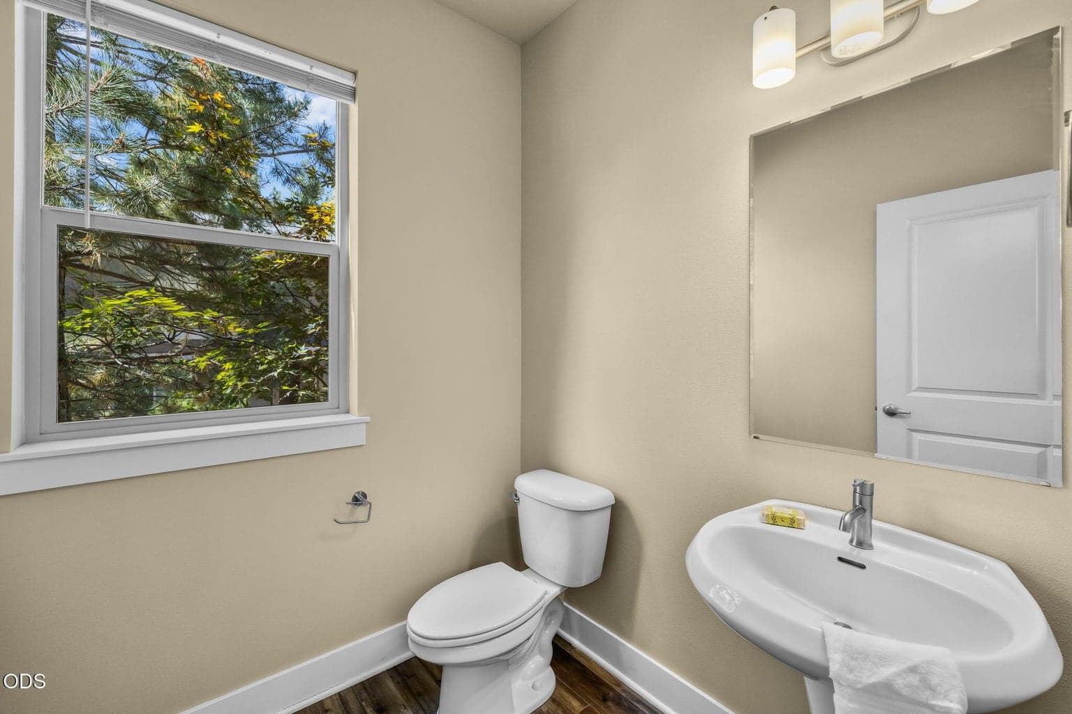 Photo of 2337 NW Debron Lane 25 of 39