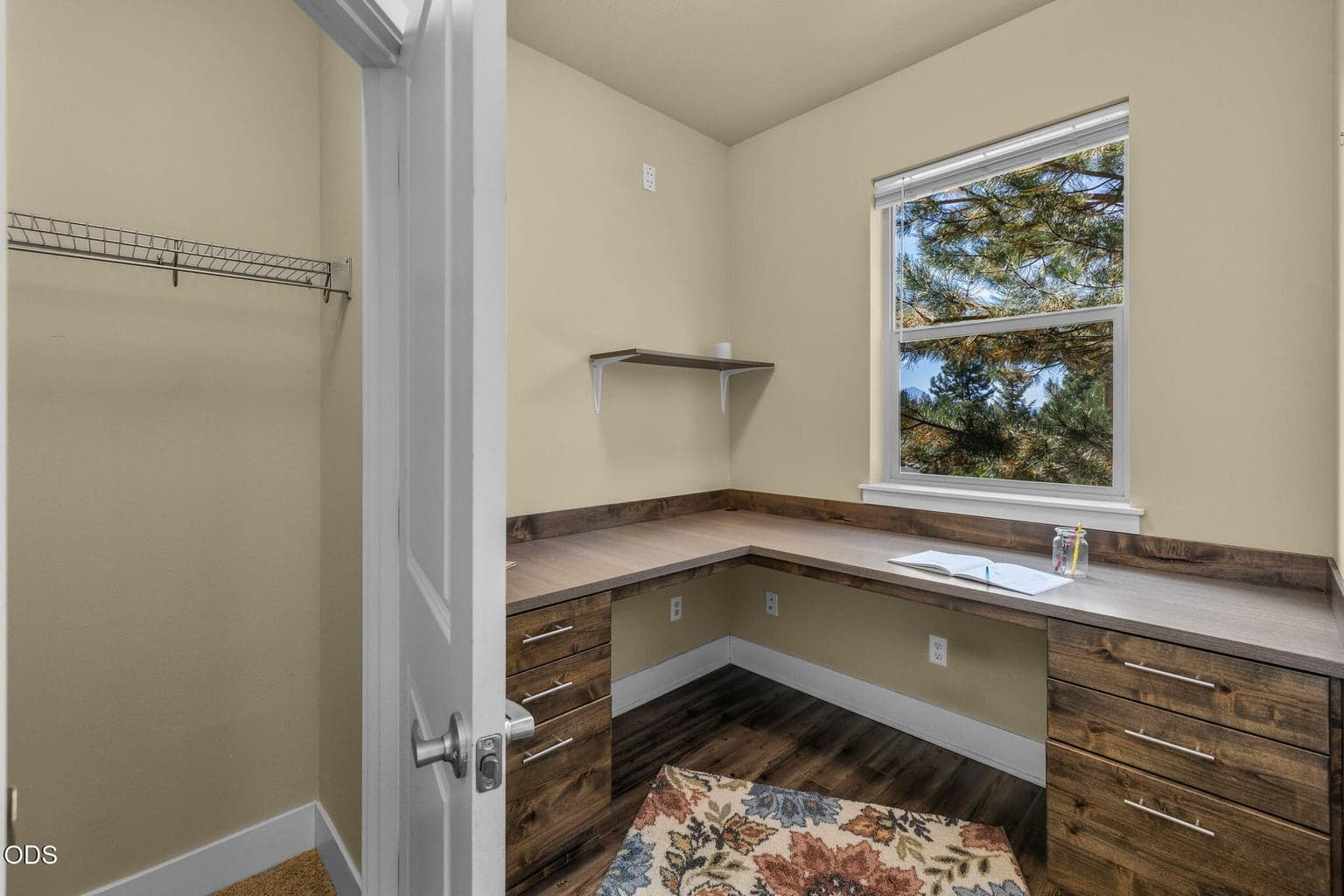 Photo of 2337 NW Debron Lane 9 of 39