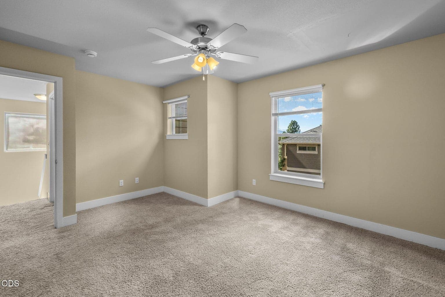 Photo of 2337 NW Debron Lane 16 of 39