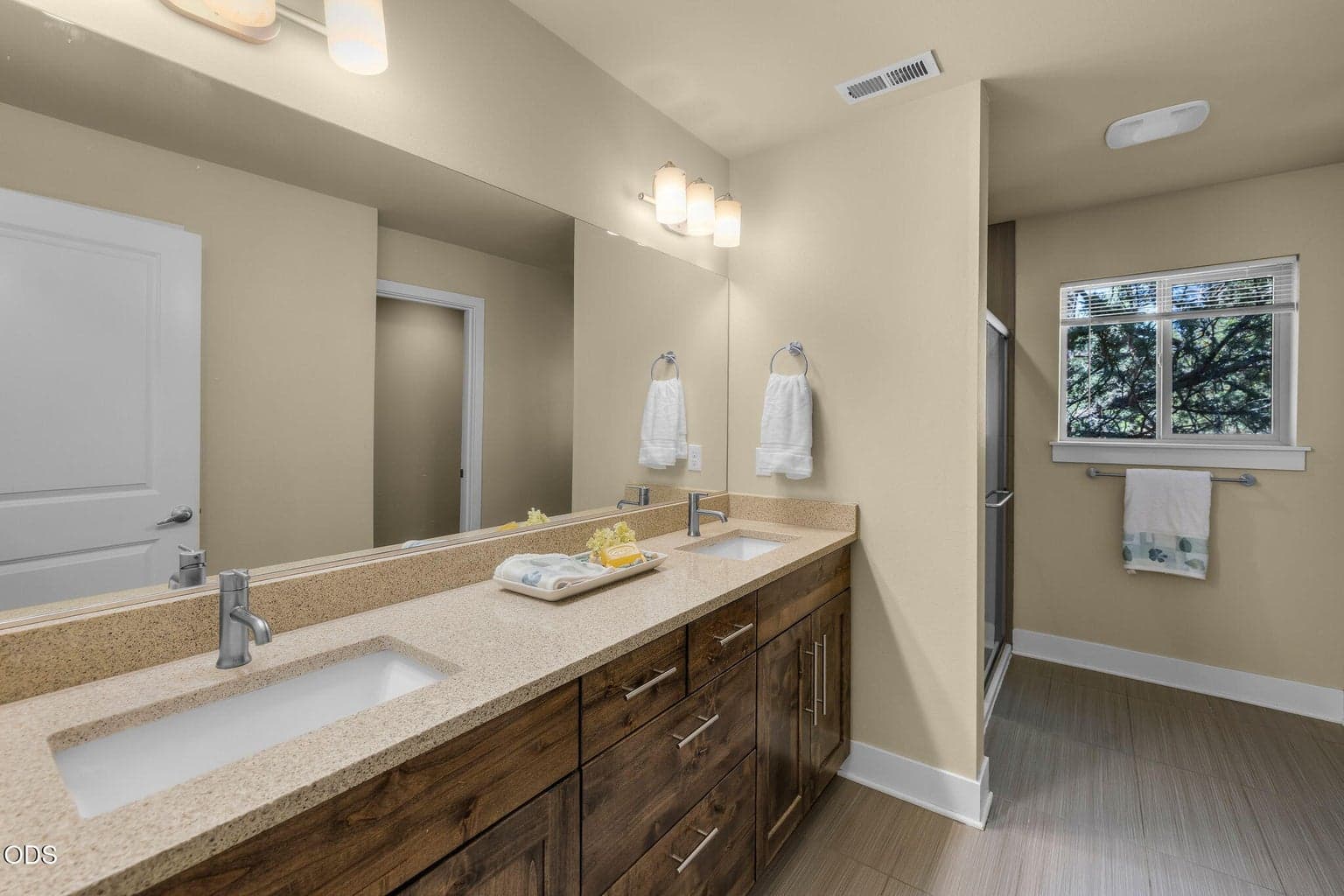Photo of 2337 NW Debron Lane 13 of 39
