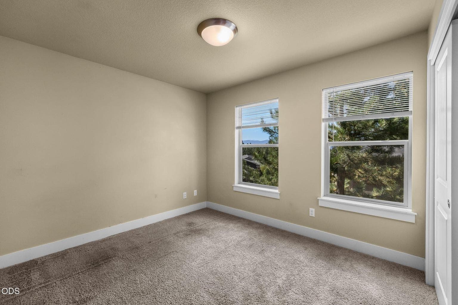 Photo of 2337 NW Debron Lane 18 of 39