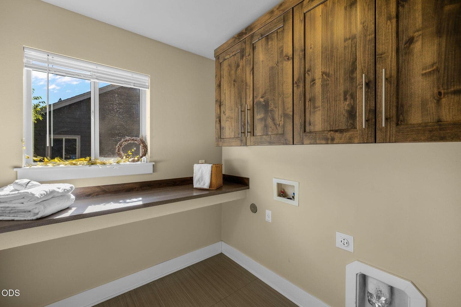 Photo of 2337 NW Debron Lane 23 of 39