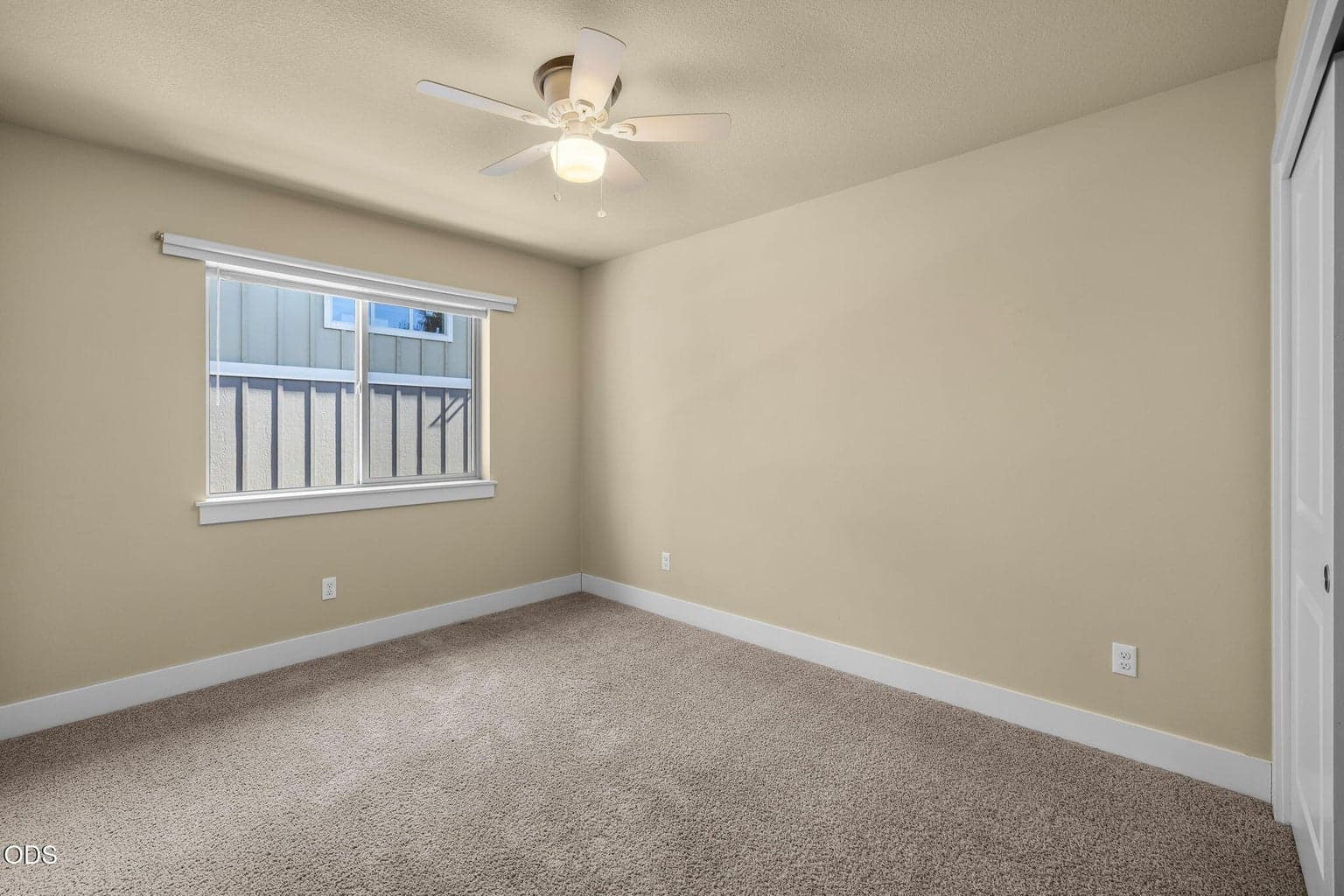 Photo of 2337 NW Debron Lane 21 of 39
