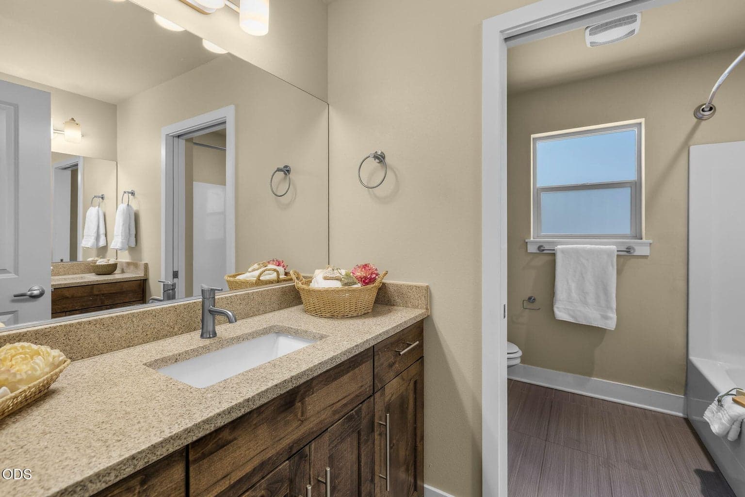 Photo of 2337 NW Debron Lane 17 of 39