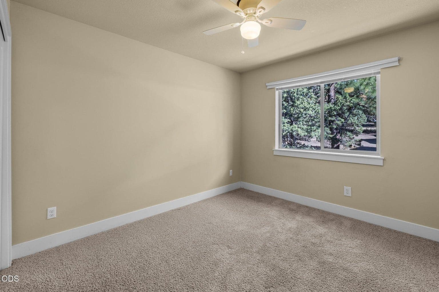 Photo of 2337 NW Debron Lane 20 of 39