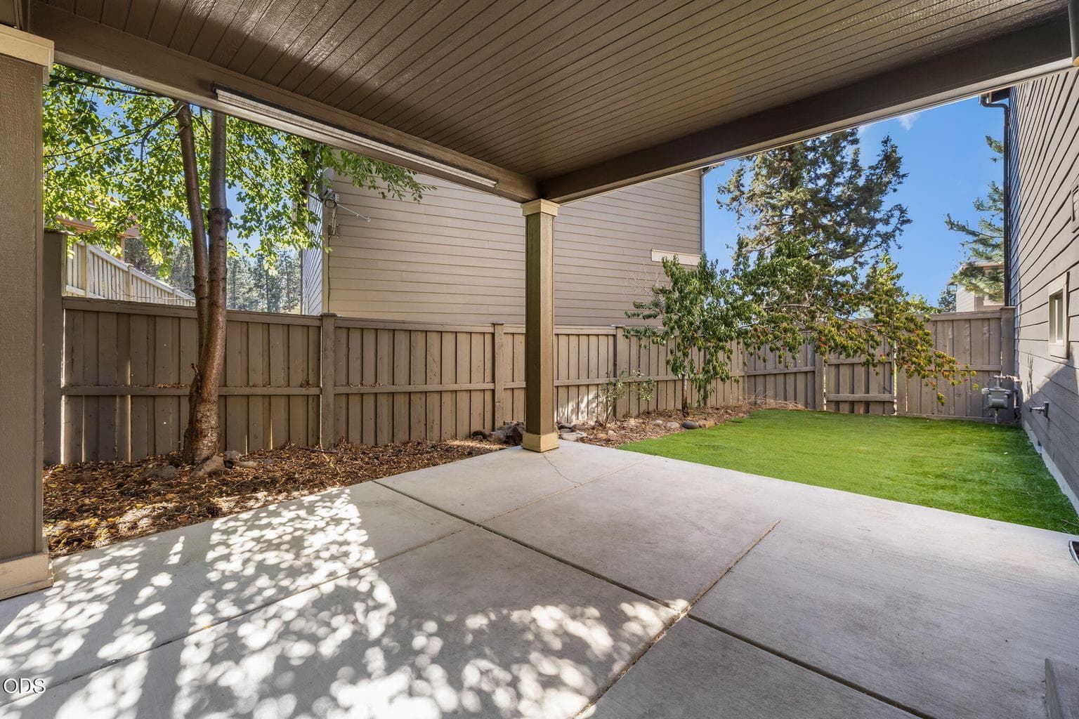 Photo of 2337 NW Debron Lane 27 of 39