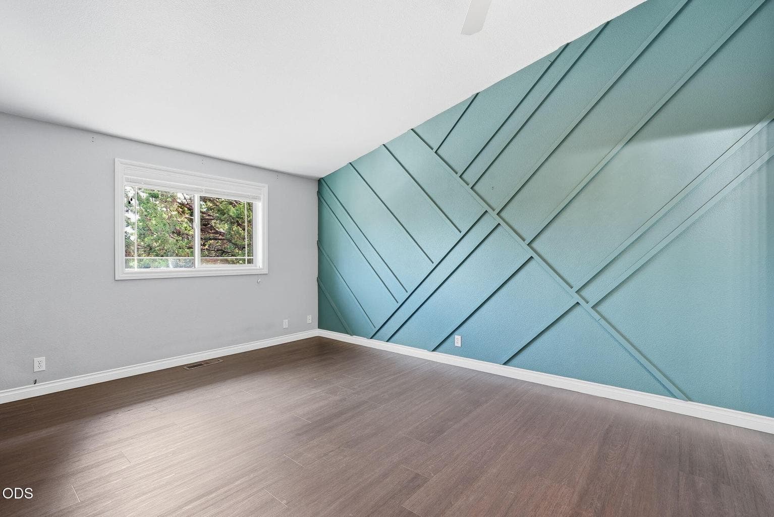 Photo of 3037 NE Purcell Boulevard 11 of 32