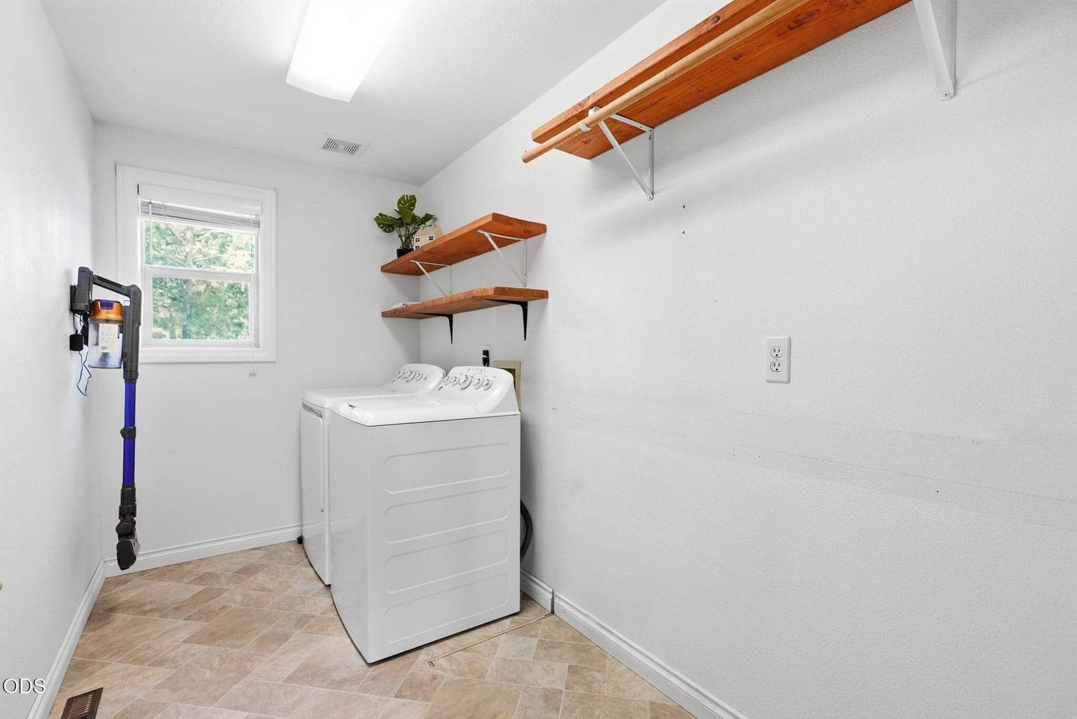 Photo of 3037 NE Purcell Boulevard 17 of 32