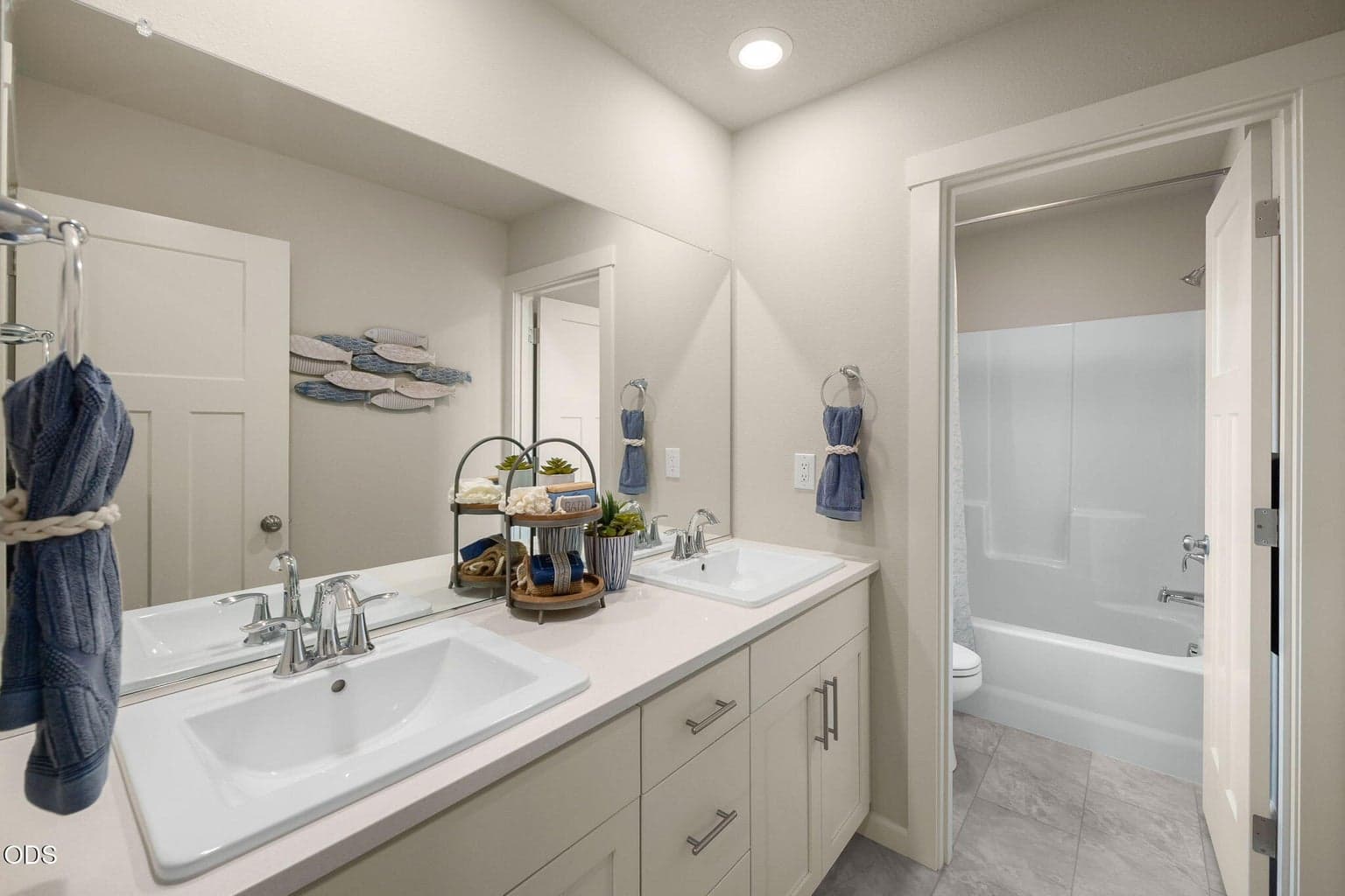 Photo of 63130 NE Henningsen Pl 14 of 25