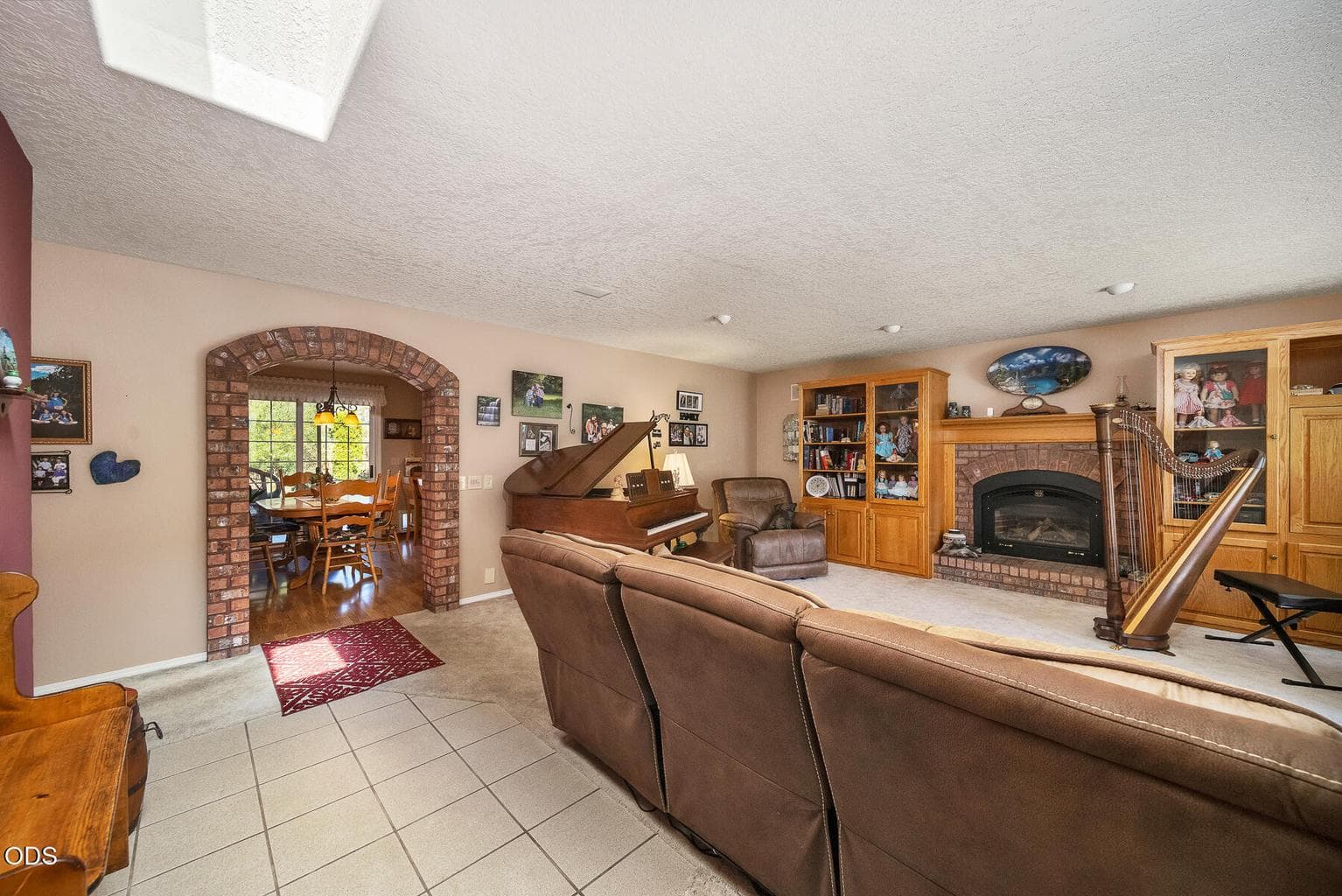 Photo of 200 SE Crestview Lane 4 of 46