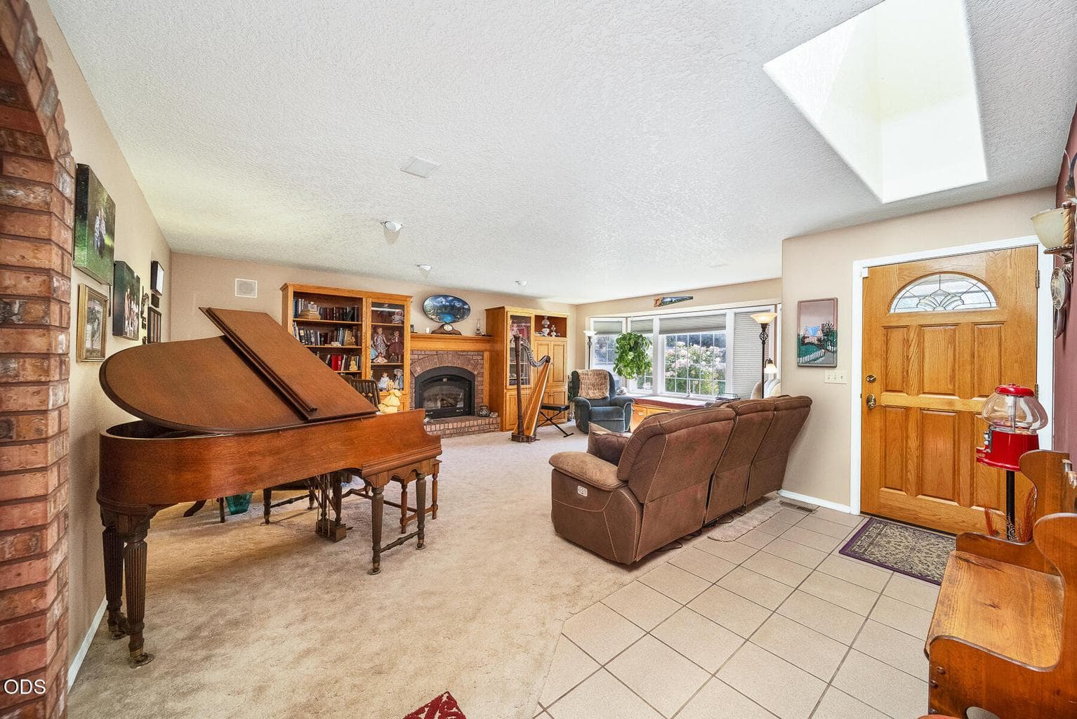 Photo of 200 SE Crestview Lane 5 of 46