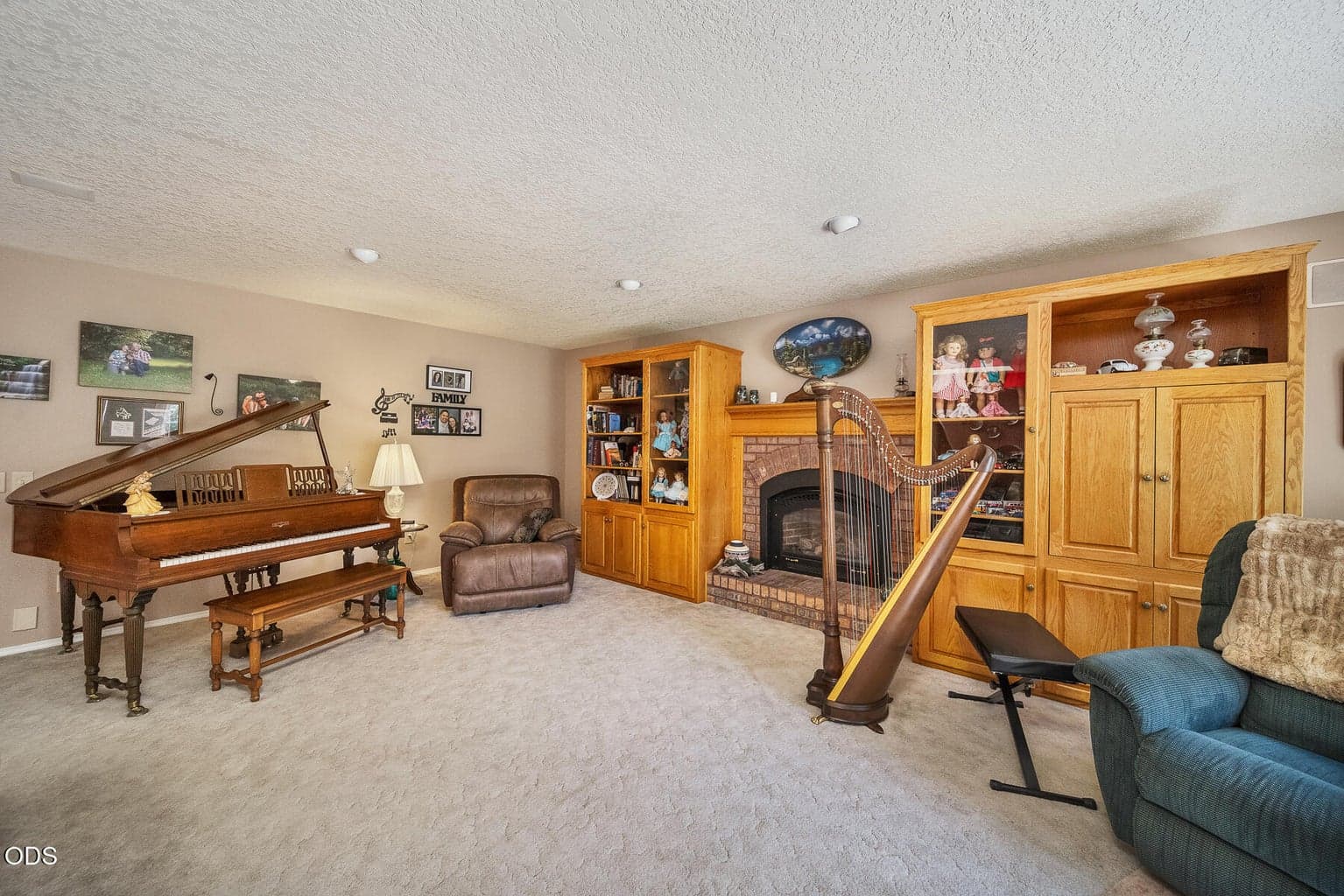 Photo of 200 SE Crestview Lane 6 of 46