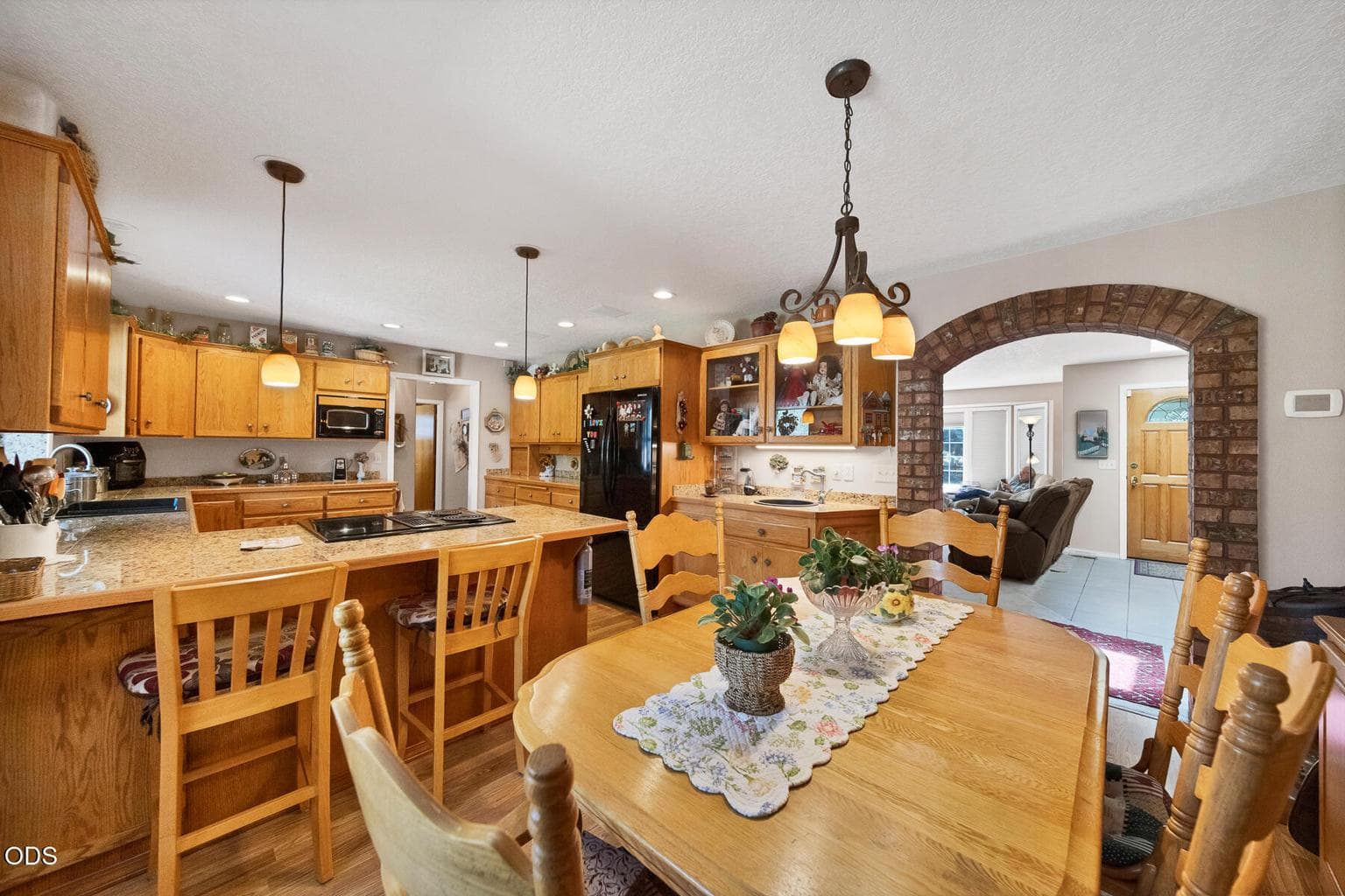 Photo of 200 SE Crestview Lane 8 of 46