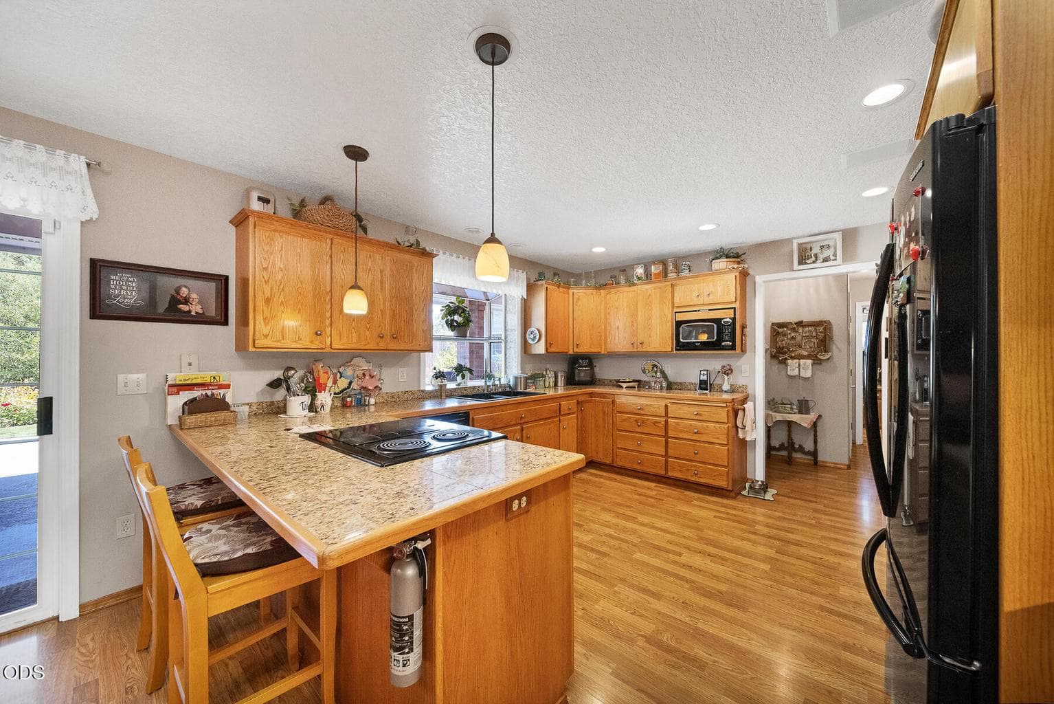Photo of 200 SE Crestview Lane 9 of 46