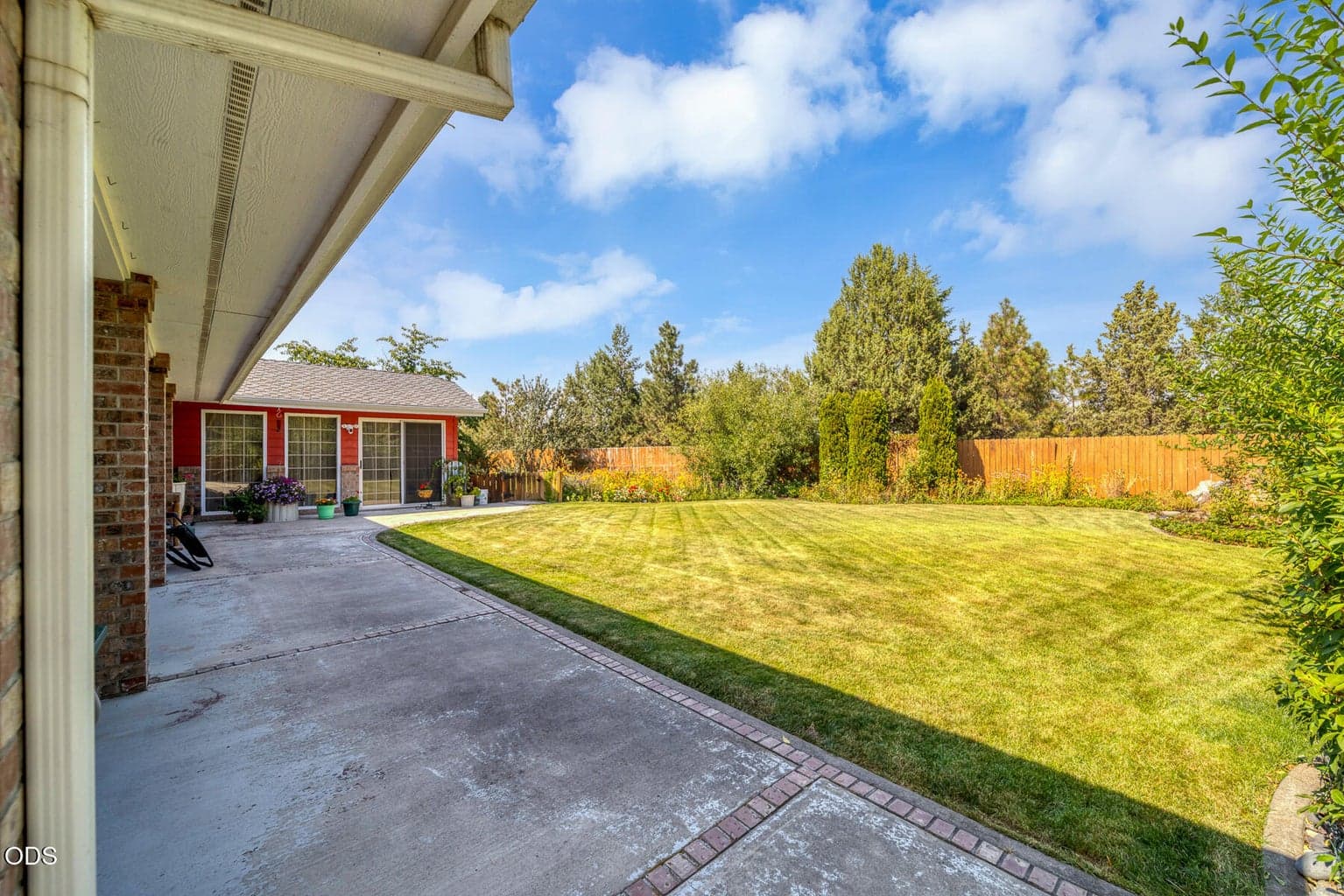 Photo of 200 SE Crestview Lane 32 of 46