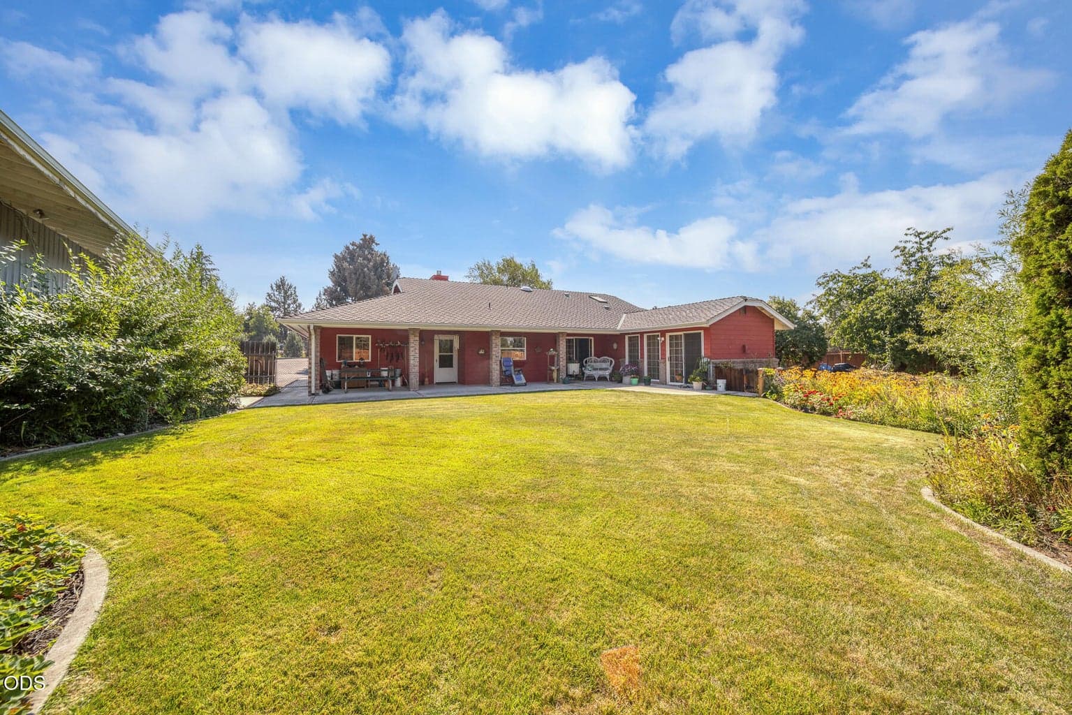 Photo of 200 SE Crestview Lane 33 of 46