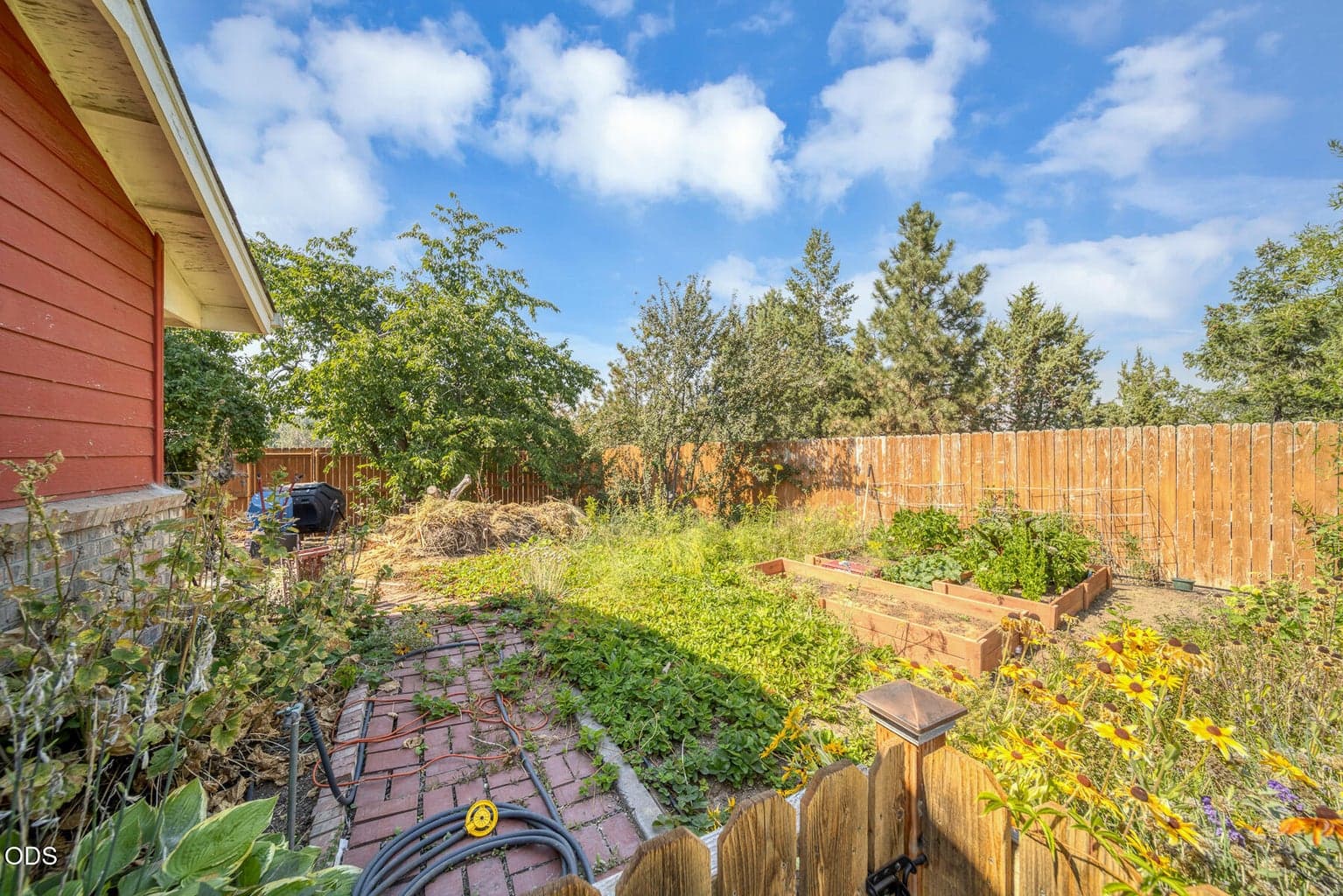 Photo of 200 SE Crestview Lane 34 of 46