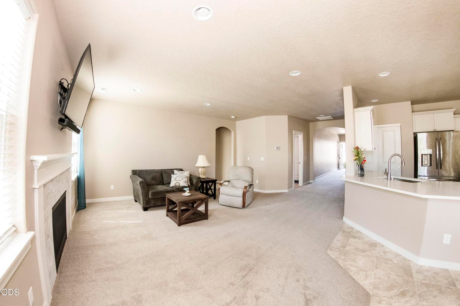Photo of 2322 NW Kingwood Avenue 5 of 23