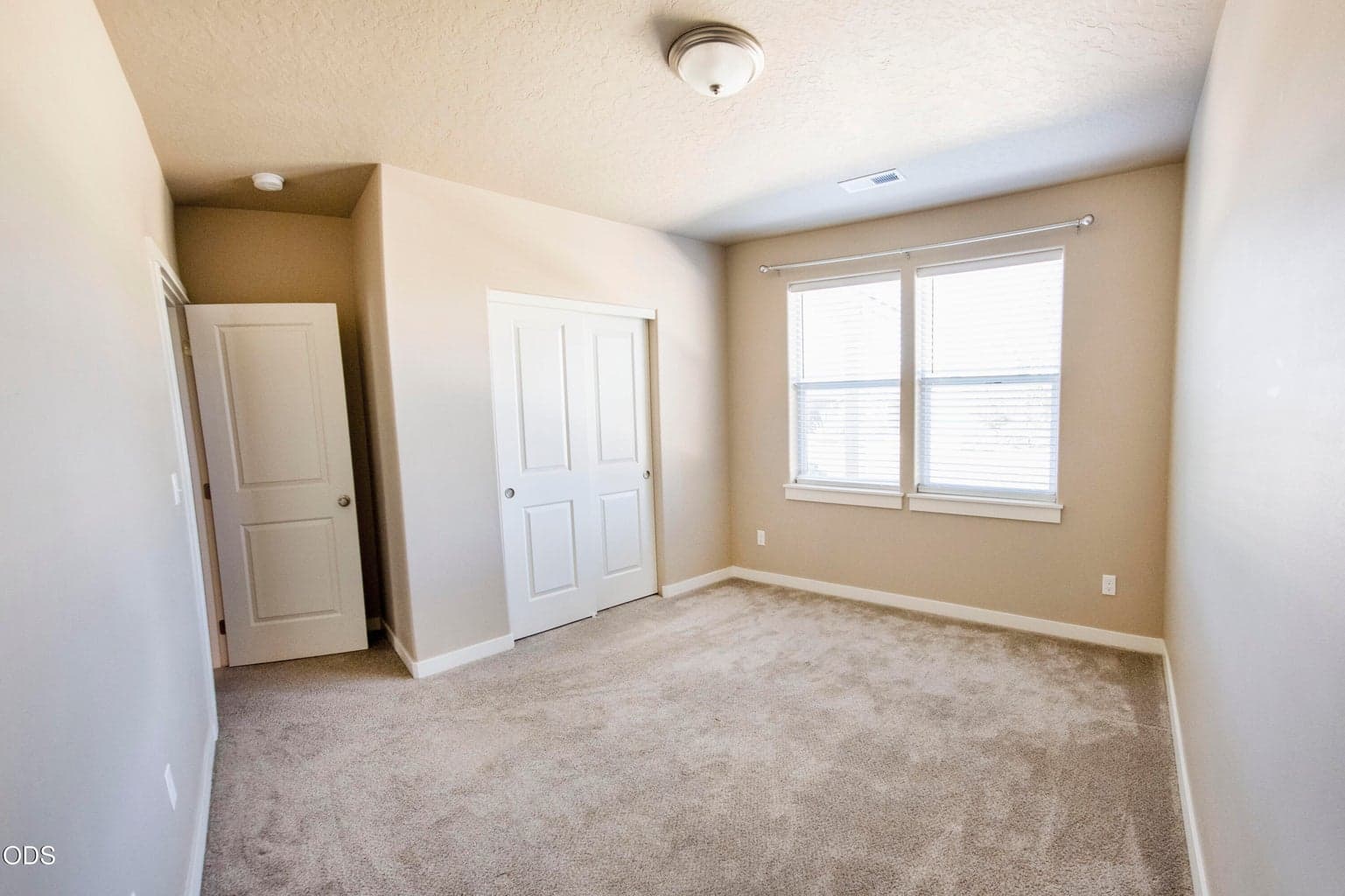 Photo of 2322 NW Kingwood Avenue 18 of 23