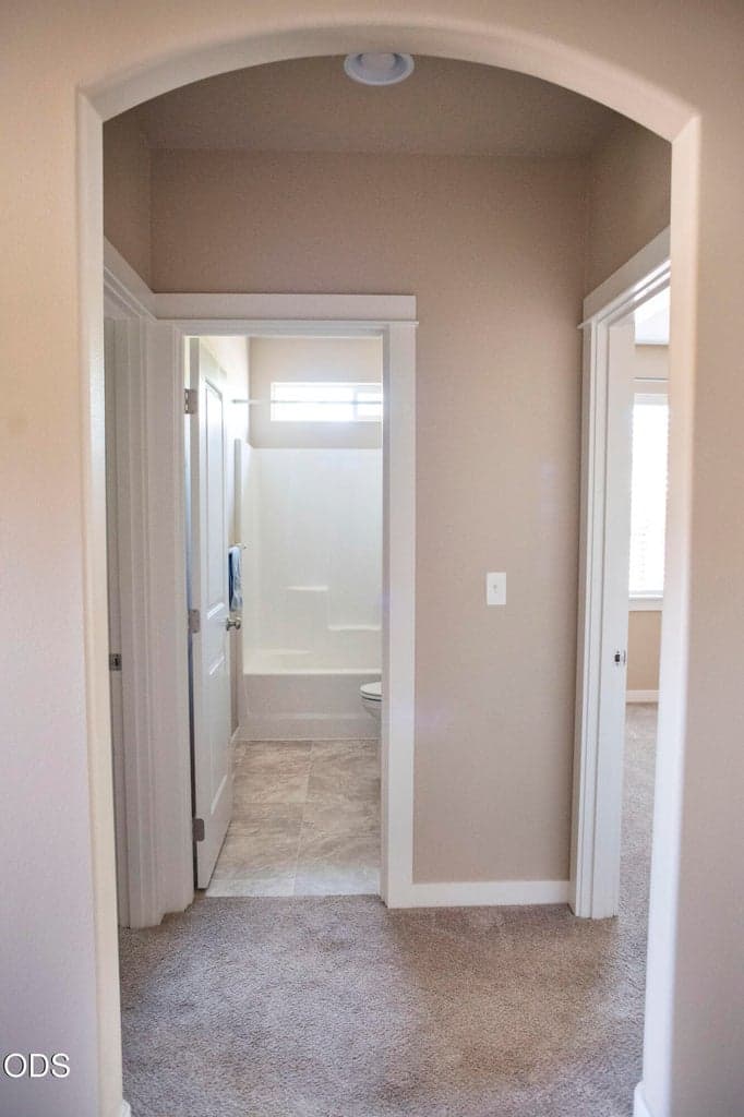 Photo of 2322 NW Kingwood Avenue 17 of 23