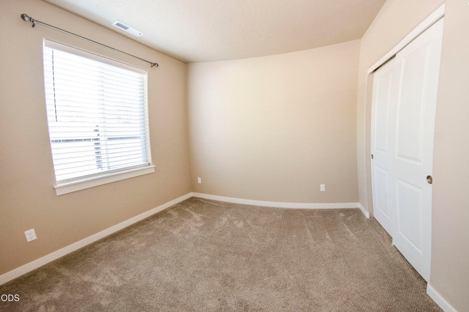 Photo of 2322 NW Kingwood Avenue 20 of 23