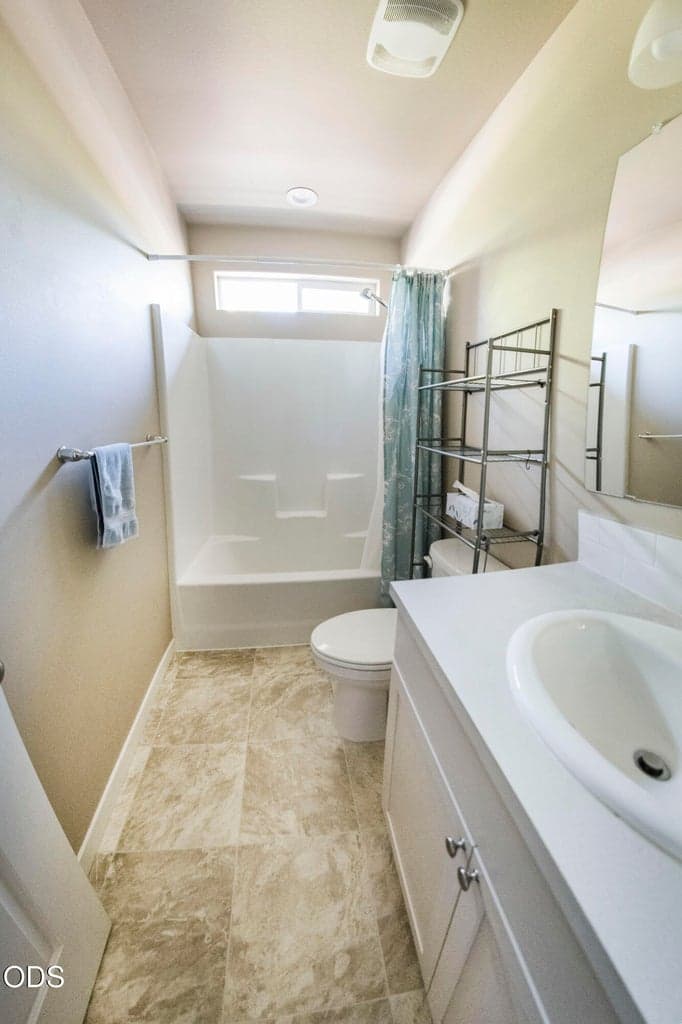 Photo of 2322 NW Kingwood Avenue 19 of 23