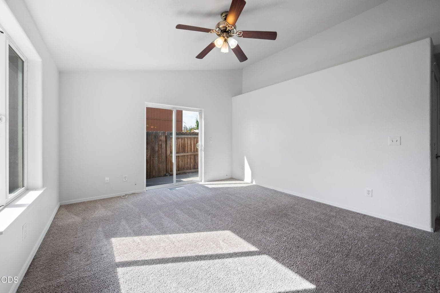 Photo of 970 SE Kierra Place 4 of 30