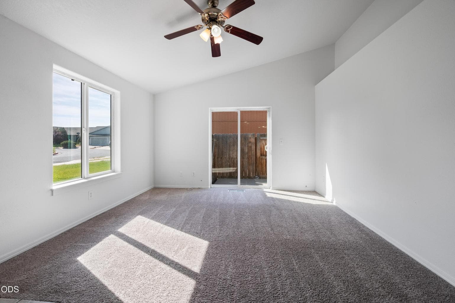 Photo of 970 SE Kierra Place 5 of 30