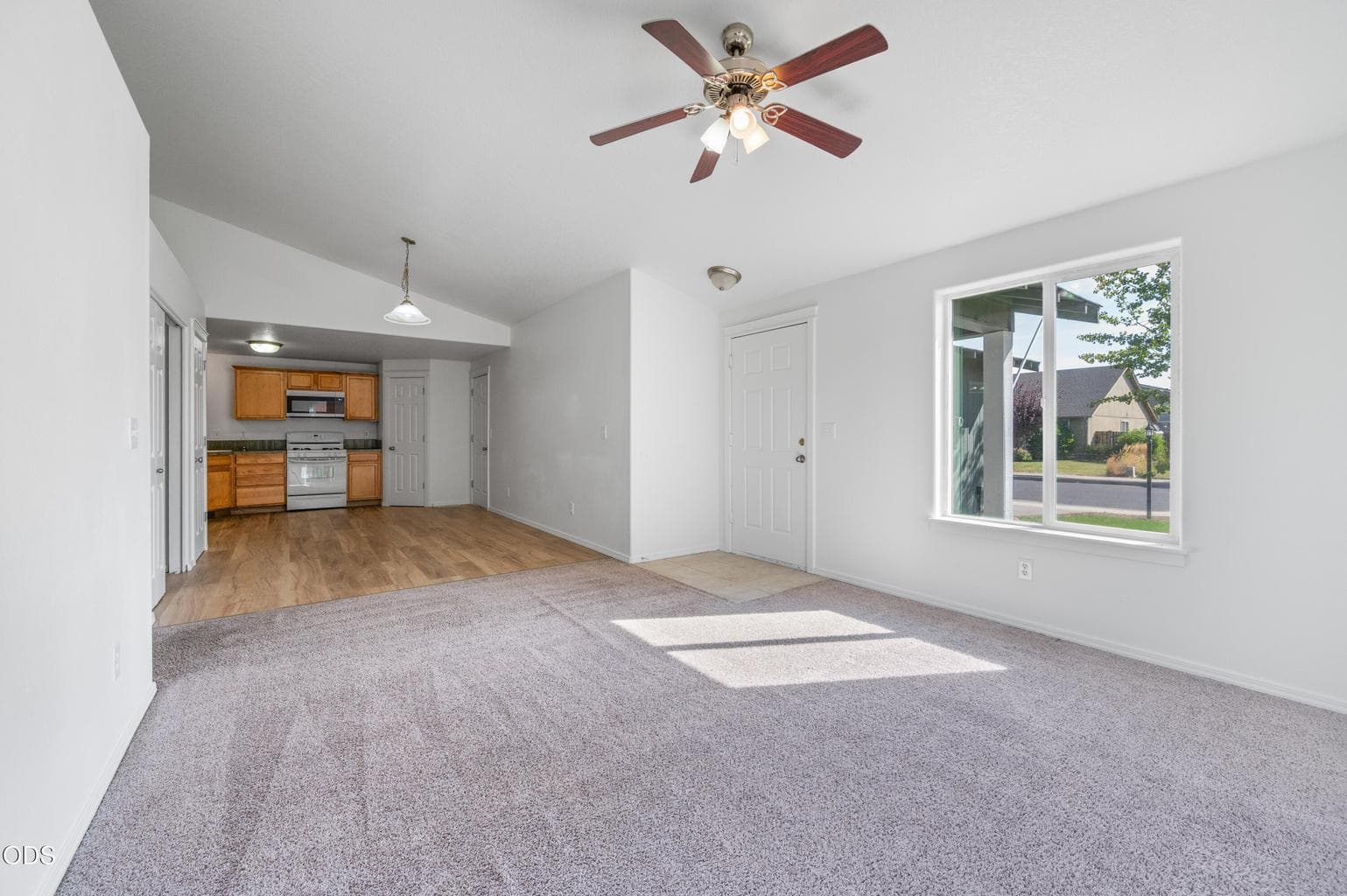 Photo of 970 SE Kierra Place 7 of 30