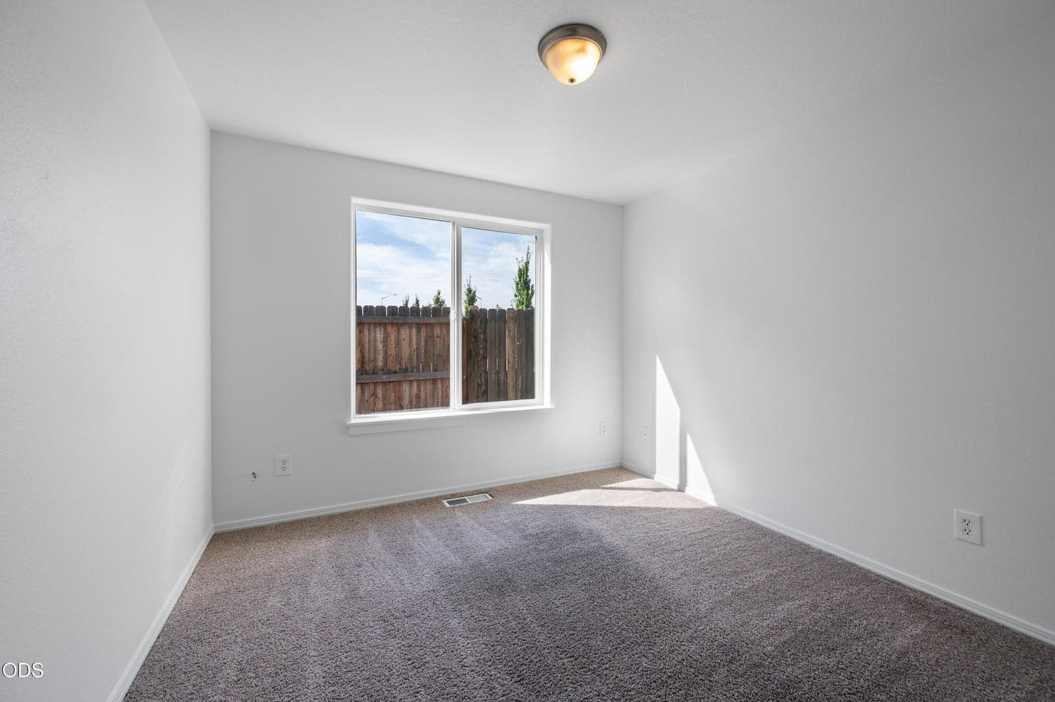 Photo of 970 SE Kierra Place 19 of 30