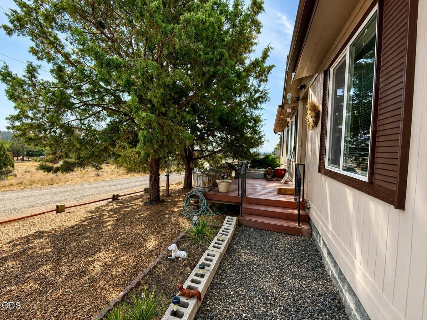 Photo of 11263 NW Irvine Avenue 2 of 15