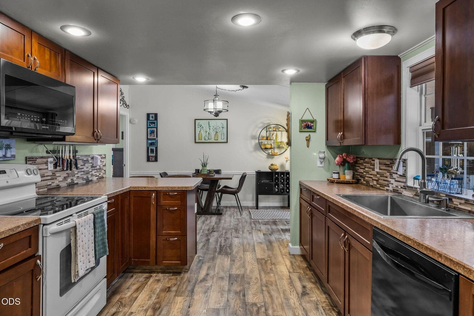 Photo of 1712 NW Elm Court 21 of 31