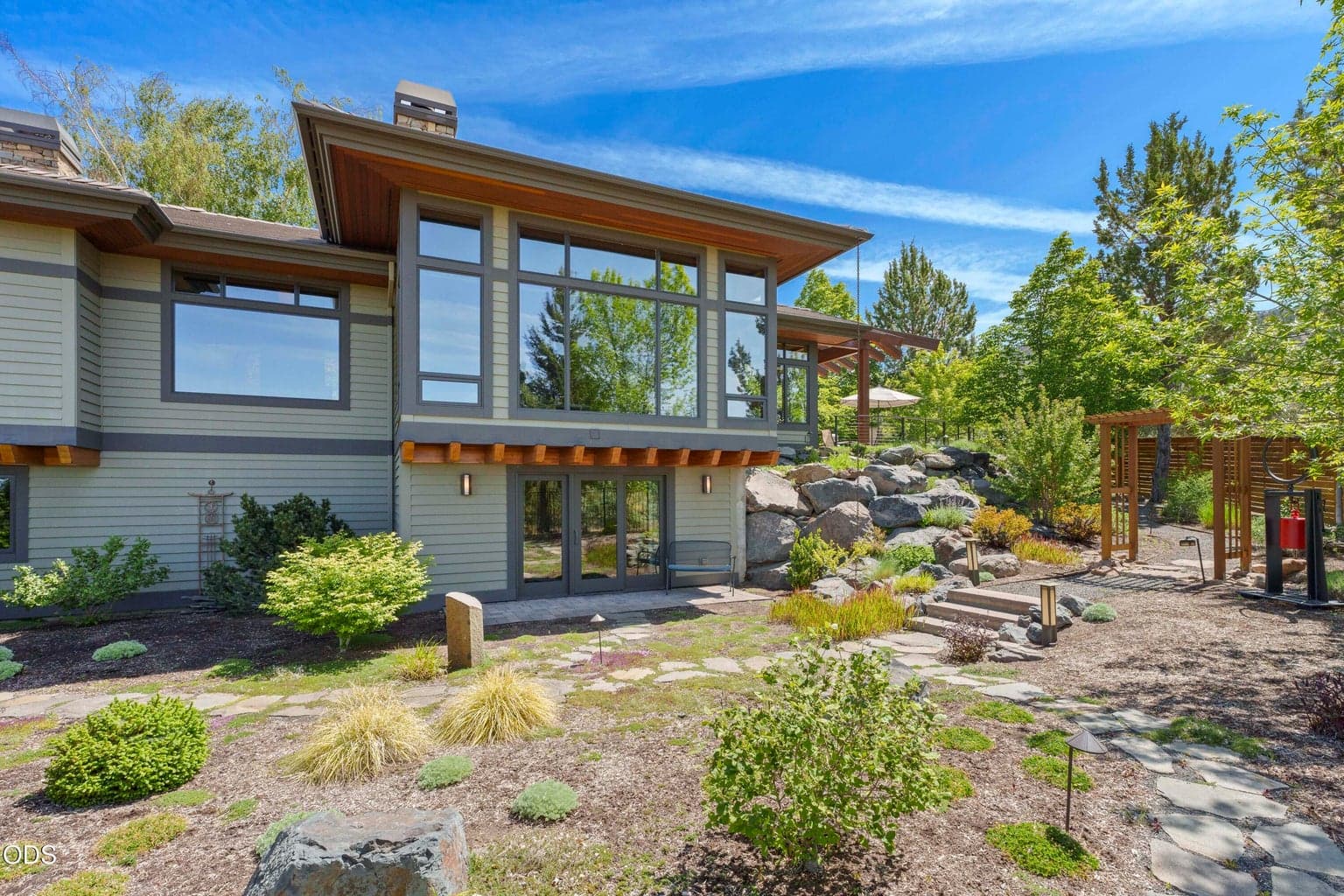 Photo of 8843 SW Pokegama Drive 6 of 91