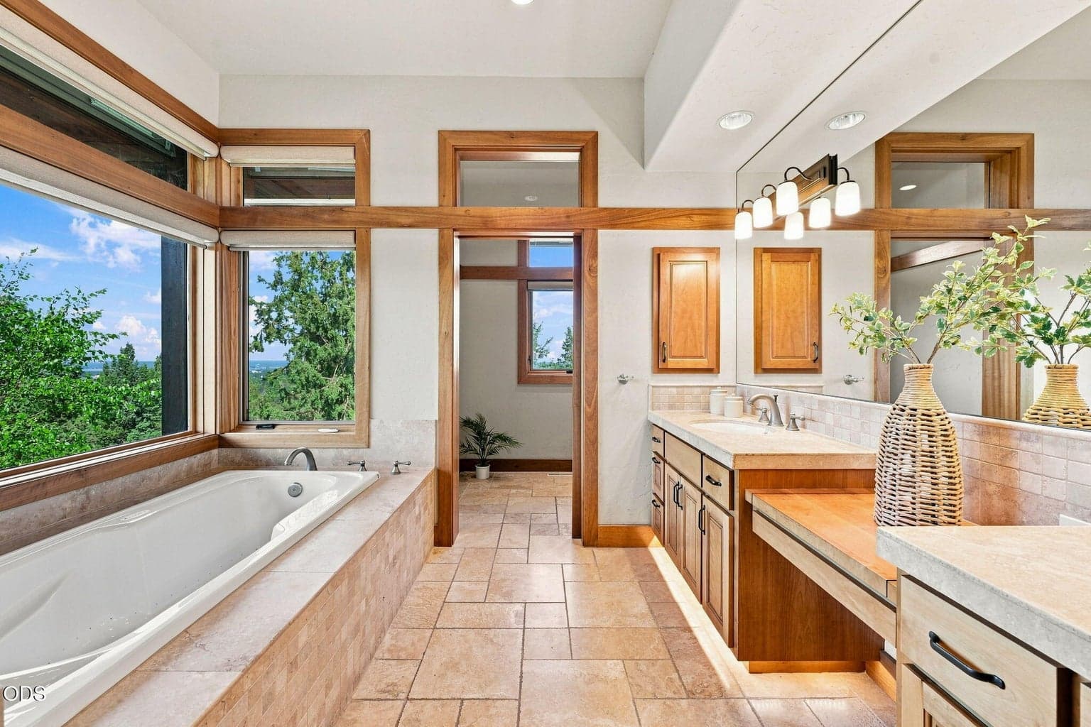 Photo of 8843 SW Pokegama Drive 27 of 91