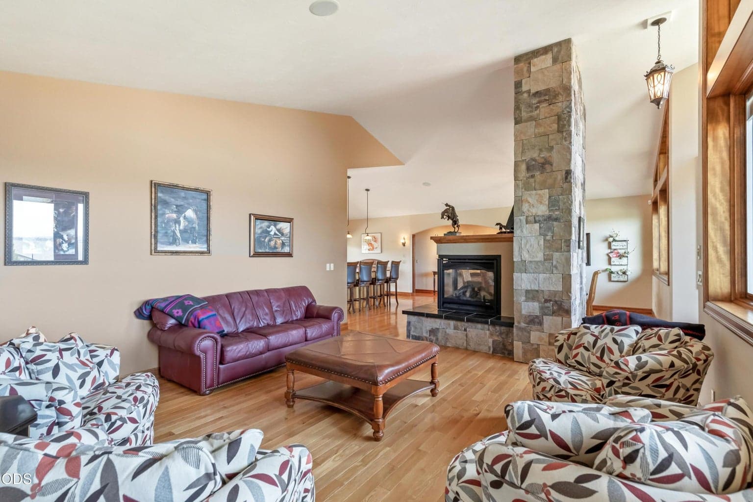 Photo of 373 SE Manzanita Drive 6 of 46