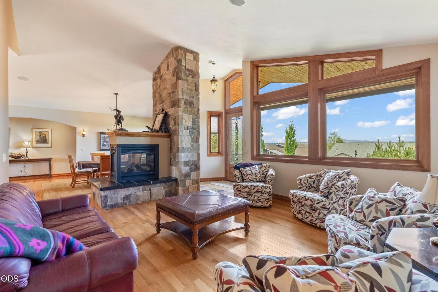 Photo of 373 SE Manzanita Drive 7 of 46