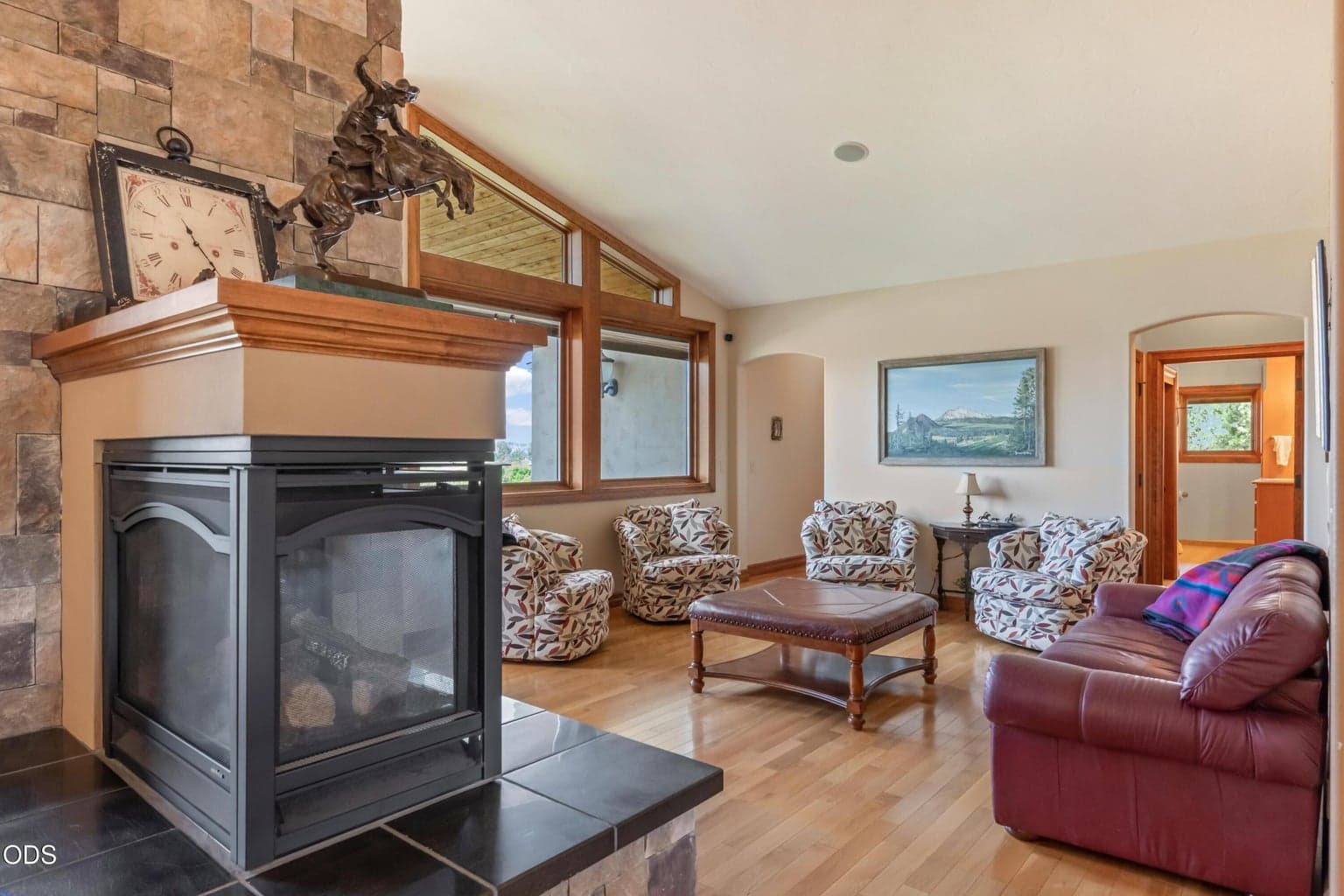 Photo of 373 SE Manzanita Drive 8 of 46