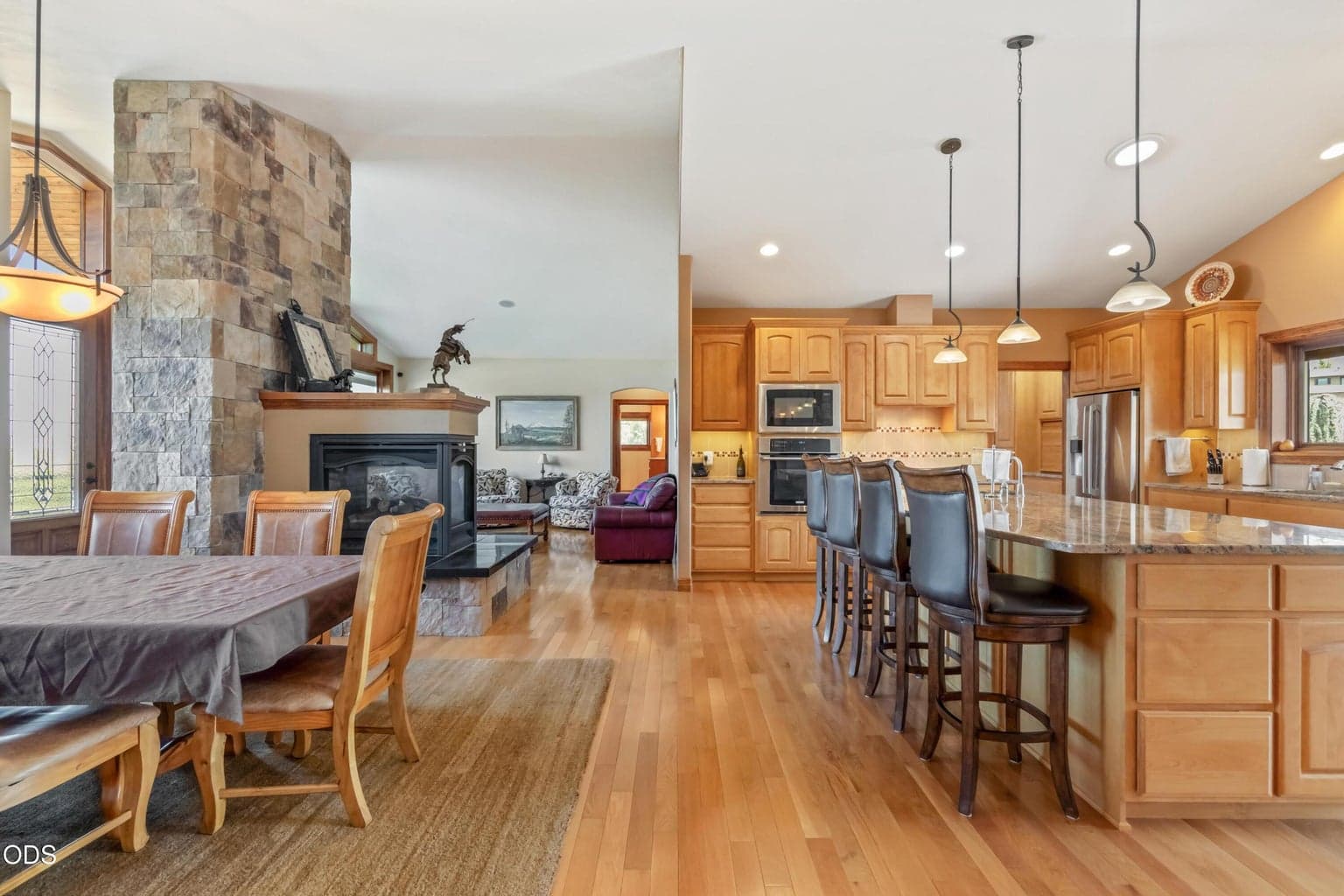 Photo of 373 SE Manzanita Drive 10 of 46