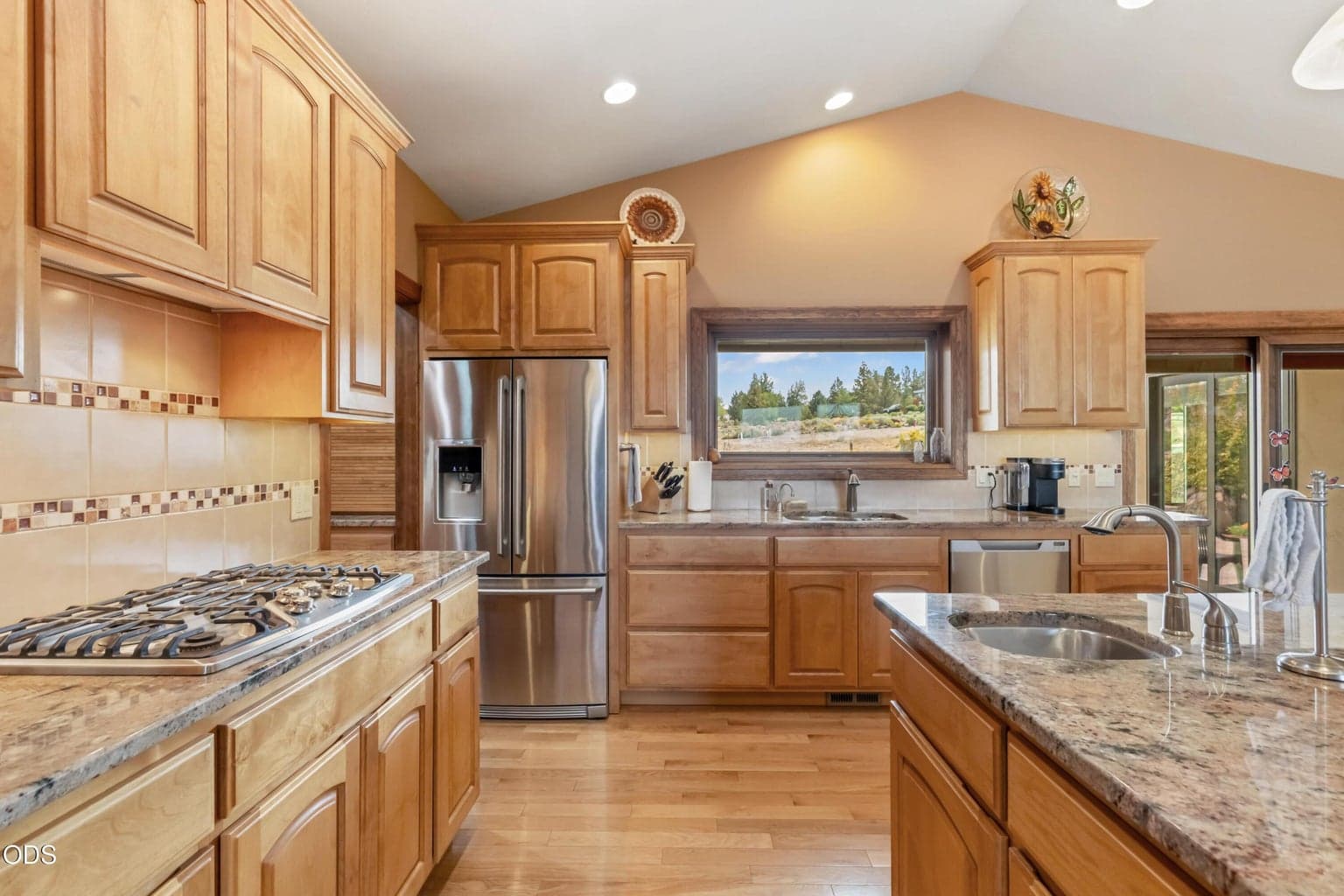 Photo of 373 SE Manzanita Drive 14 of 46