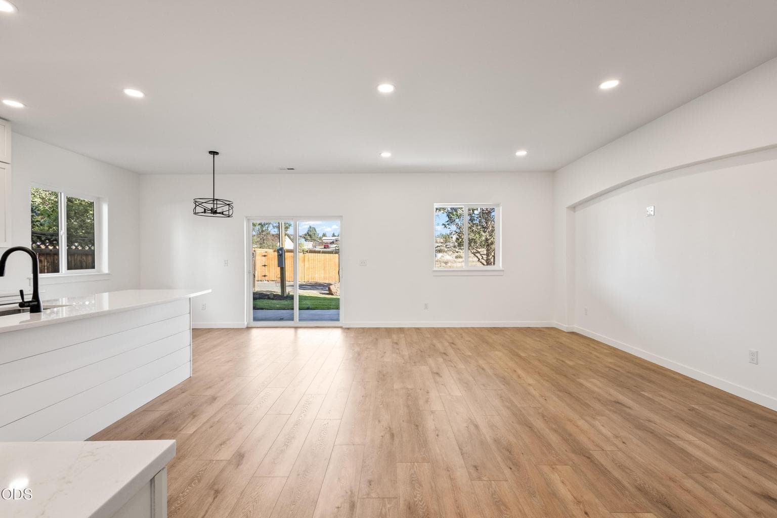 Photo of 137 SE 16th Street 5 of 38