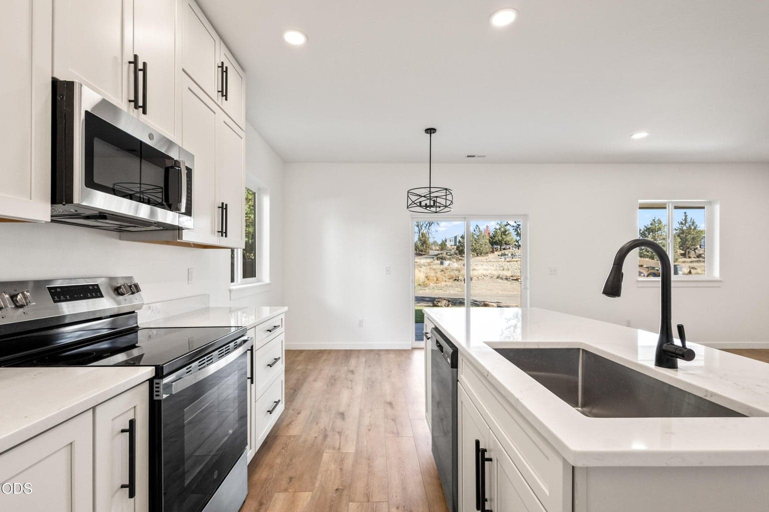 Photo of 137 SE 16th Street 9 of 38