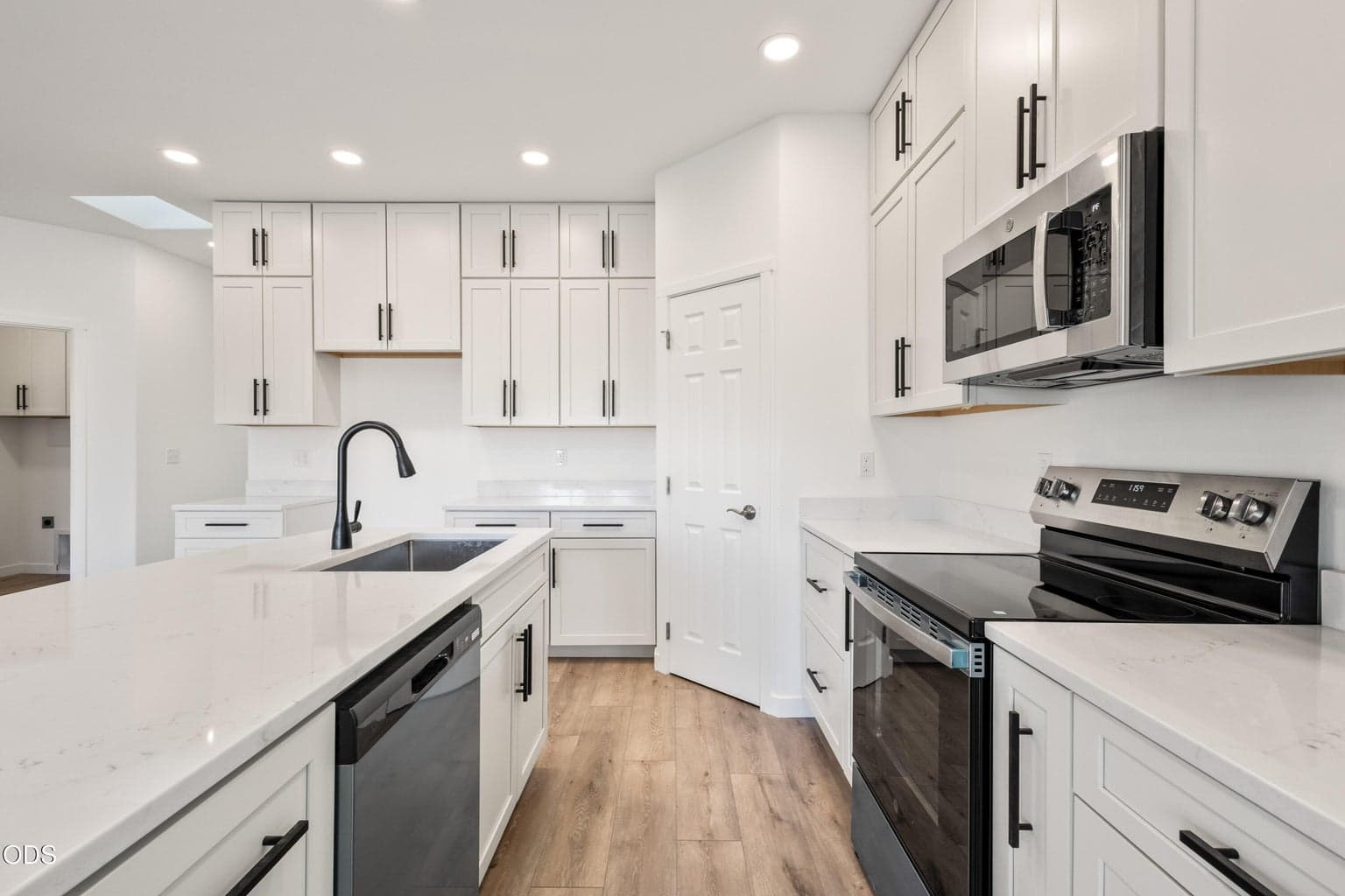 Photo of 137 SE 16th Street 10 of 38