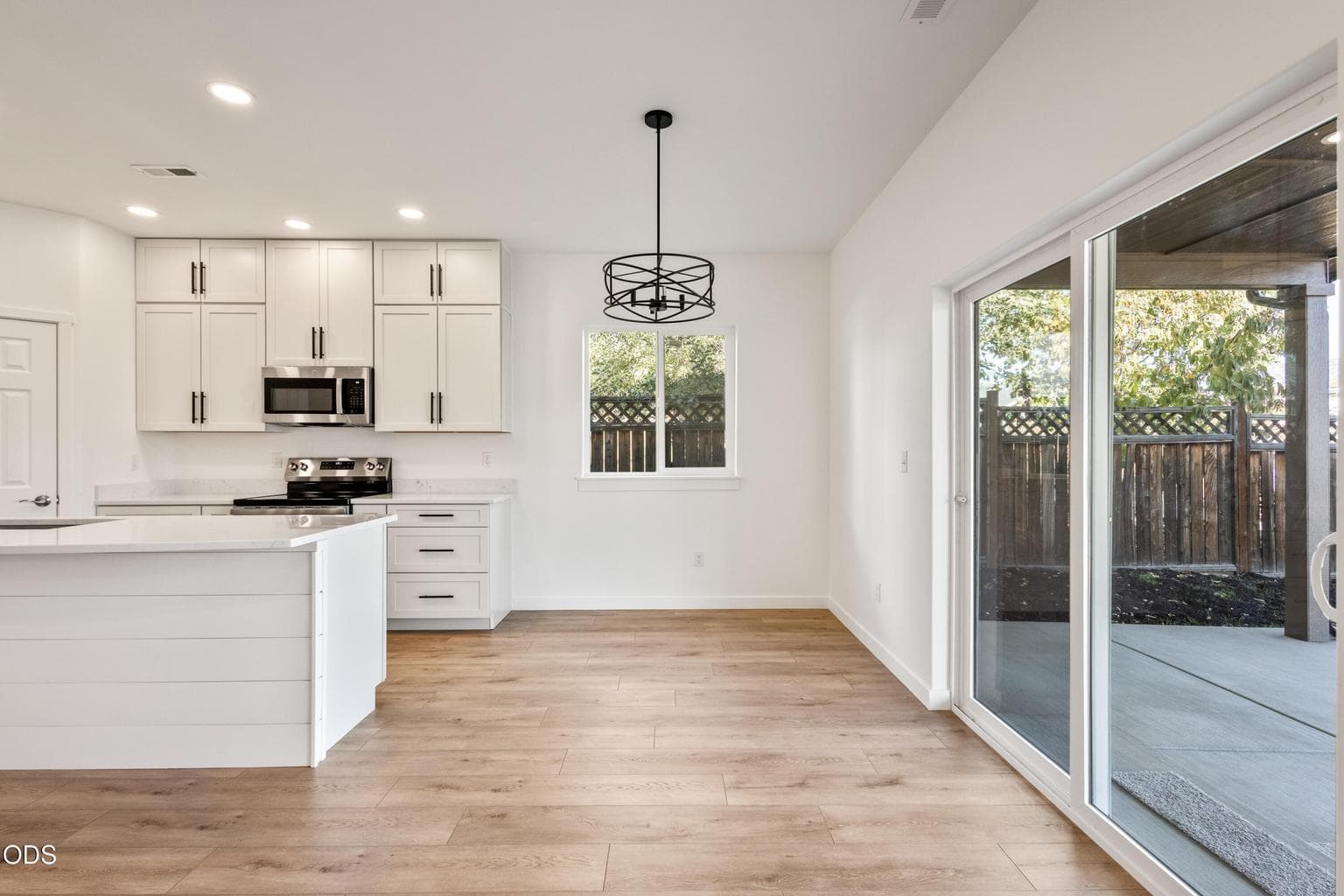 Photo of 137 SE 16th Street 12 of 38