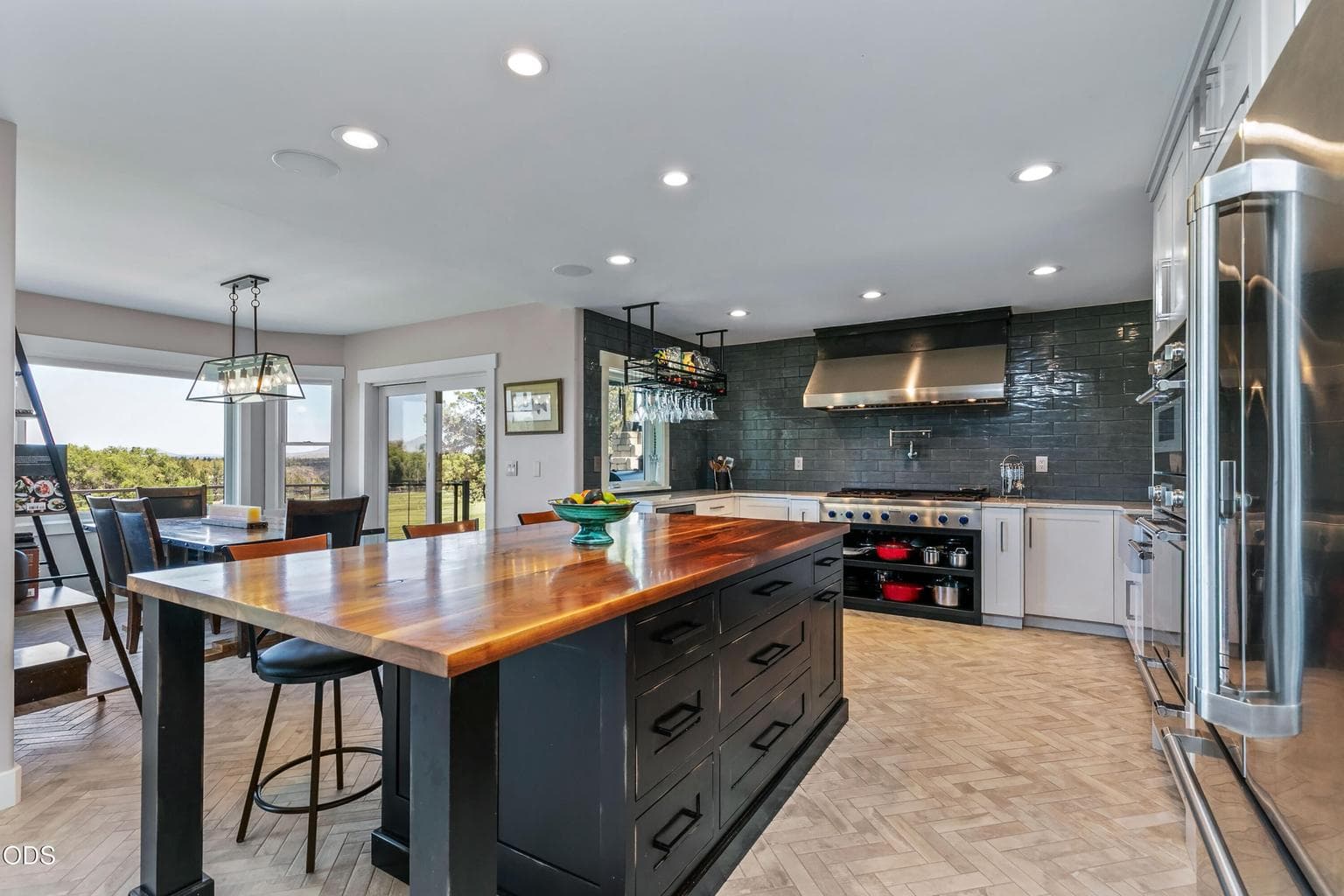 Photo of 6105 NW Kingwood Avenue 36 of 94