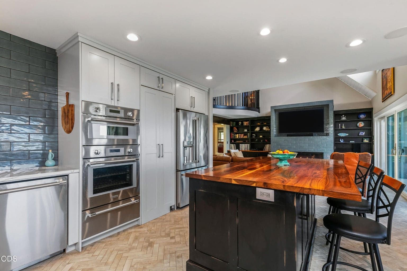 Photo of 6105 NW Kingwood Avenue 27 of 94