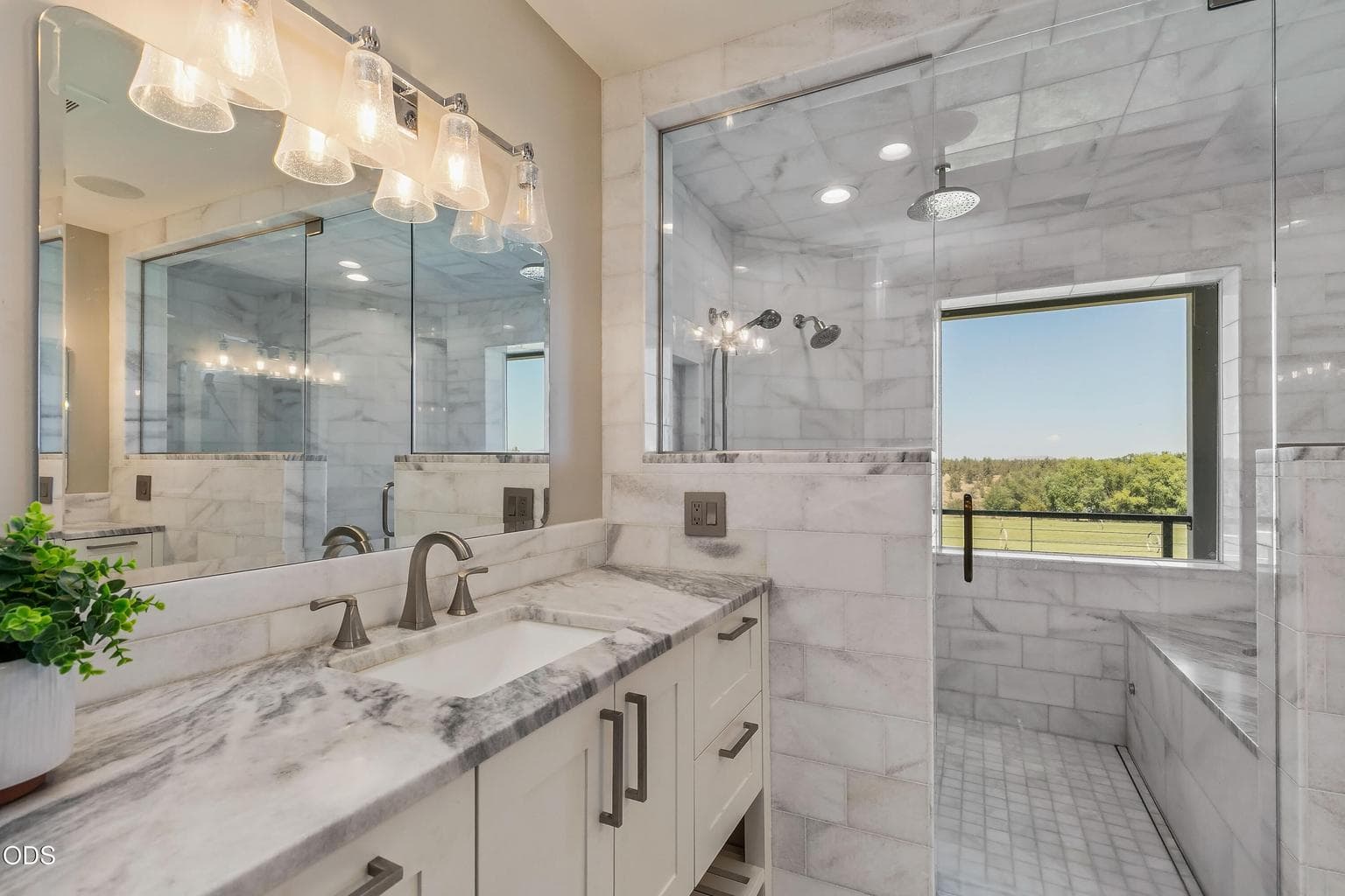 Primary Bath w/ views!