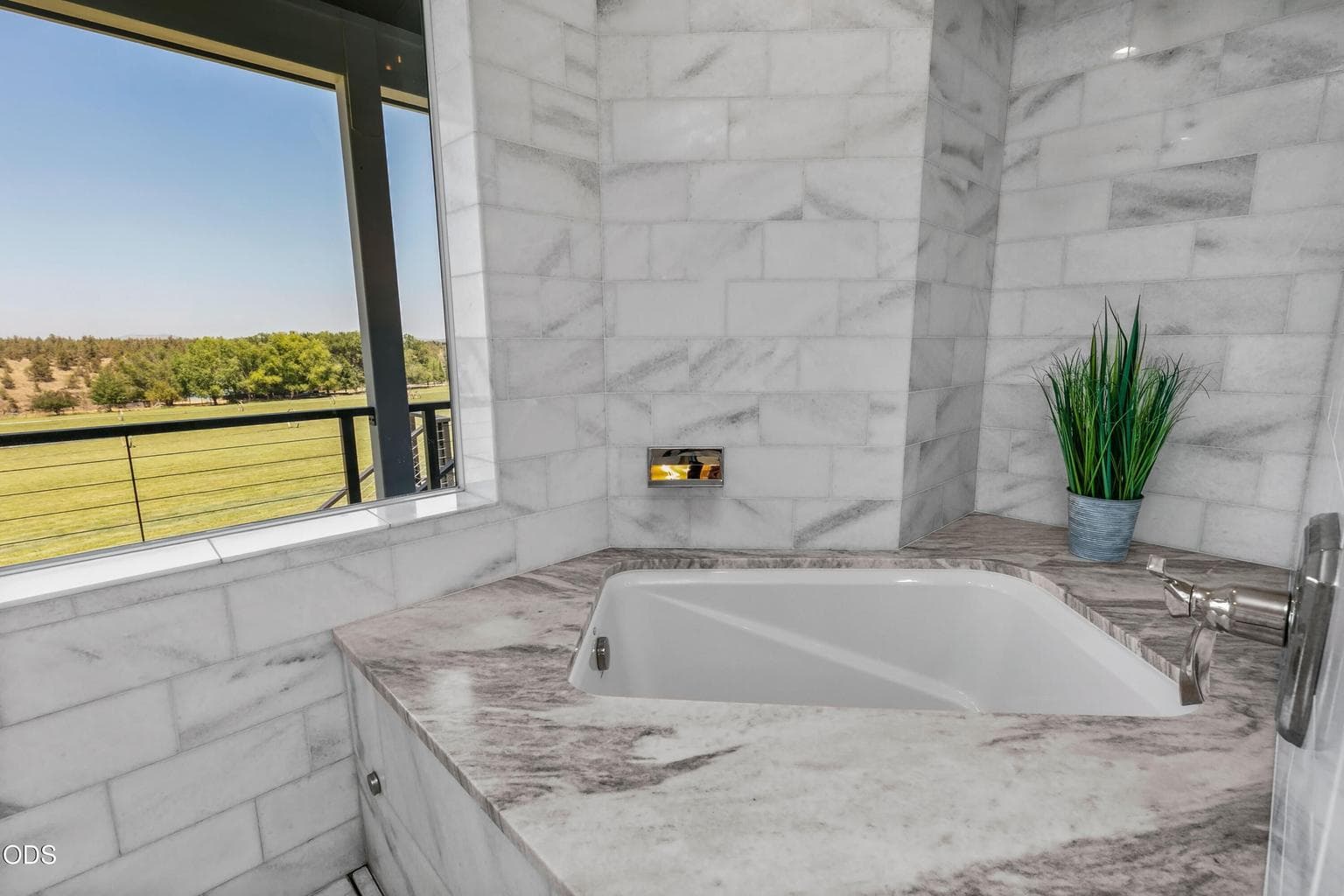 Japanese soaking tub w/ views!