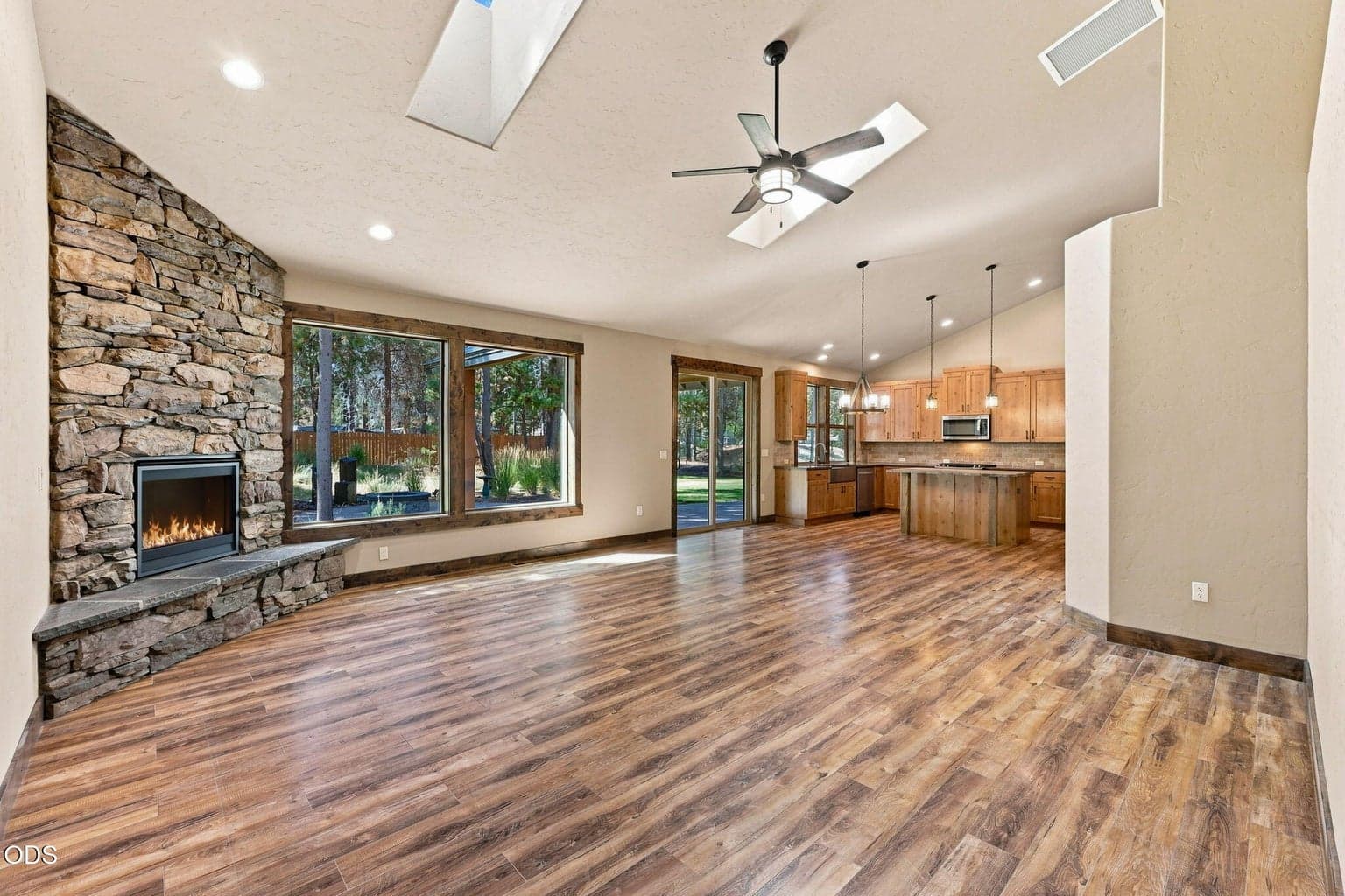 Photo of 17035 Glendale Road 8 of 47